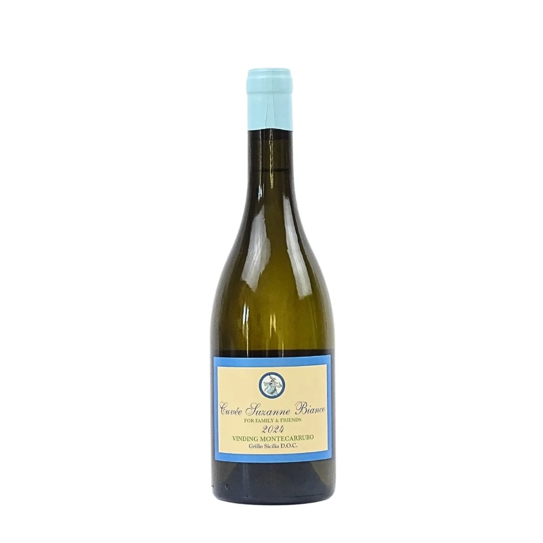 A bottle of white wine with a light blue foil capsule and a label that reads 'Cuvée Suzanne Bianco, For Family & Friends, 2024, Vinding Montecarrubo, Grillo Sicilia D.O.C.'
