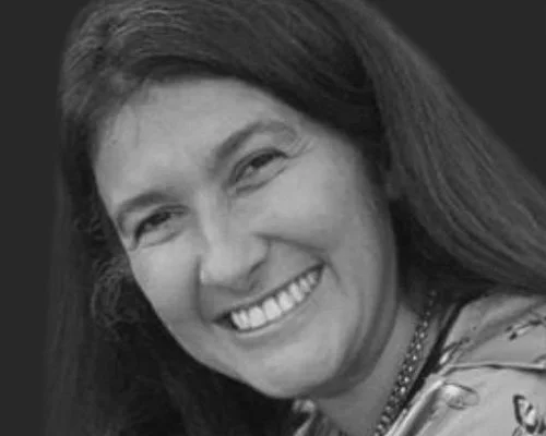 RITA LACERDA, coordenadora da campanha de impacto 'Baldio' icenciada em Comunicação Social e Cultural, possui uma sólida trajetória na produção de publicidade, cinema e televisão. Certificada como Green Consultant em 2023.