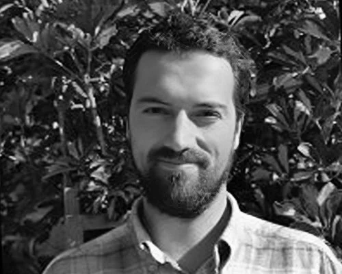 Ricardo Filipe, PARCEIROS DE IMPACTO da campanha de impacto do 'Baldio'  ZERO – Associação Sistema Terrestre Sustentável. Com experiência na dinamização de processos participativos e projetos de envolvimento cívico em contexto ambiental.