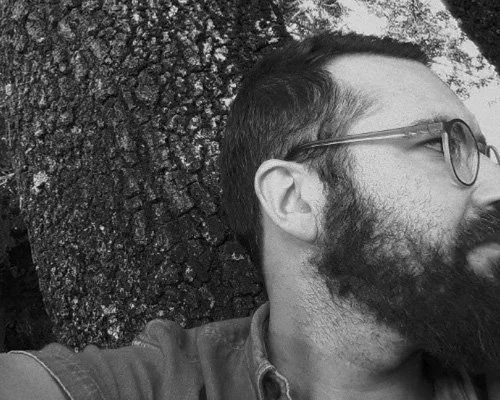 PEDRO GANCHO, MONTADOR do filme 'Baldio' Documentário. Pedro Gancho é montador e editor de vídeo com um percurso solidificado na pós-produção audiovisual desde 2008. Formado pela ESAD.CR, o seu trabalho foca-se em dar ritmo.