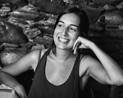Mara Gonçalves PESQUISA E PRODUÇÃO DE CONTEÚDOS do filme 'Baldio'. É jornalista, formada em Ciências da Comunicação, na Universidade Nova de Lisboa, iniciou o seu percurso profissional como jornalista no Público.