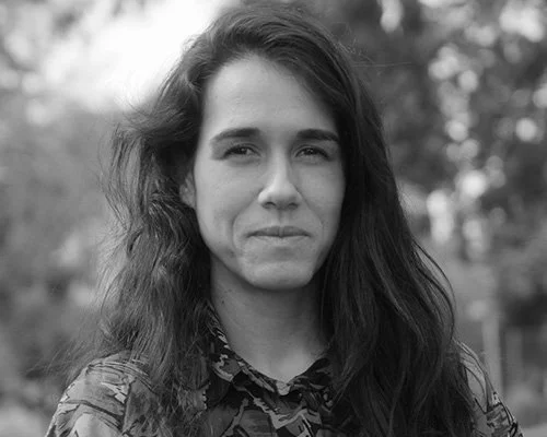 Inês Rueff, Autora, realizadora e cinematographer do filme 'Baldio' Documentário. Formada em cinema desde 2012, trabalhou em diversos projetos documentais como realizadora, diretora de fotografia e editora. Em 2023, cofundou a More Than Stories.