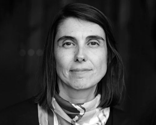 Vera Moutinho, Autora de realizadora do filme 'Baldio' Documentário. É jornalista multimédia há 20 anos, especializada em ambiente e clima, com colaborações no PÚBLICO, Azul e The Guardian, e docente na área do jornalismo.