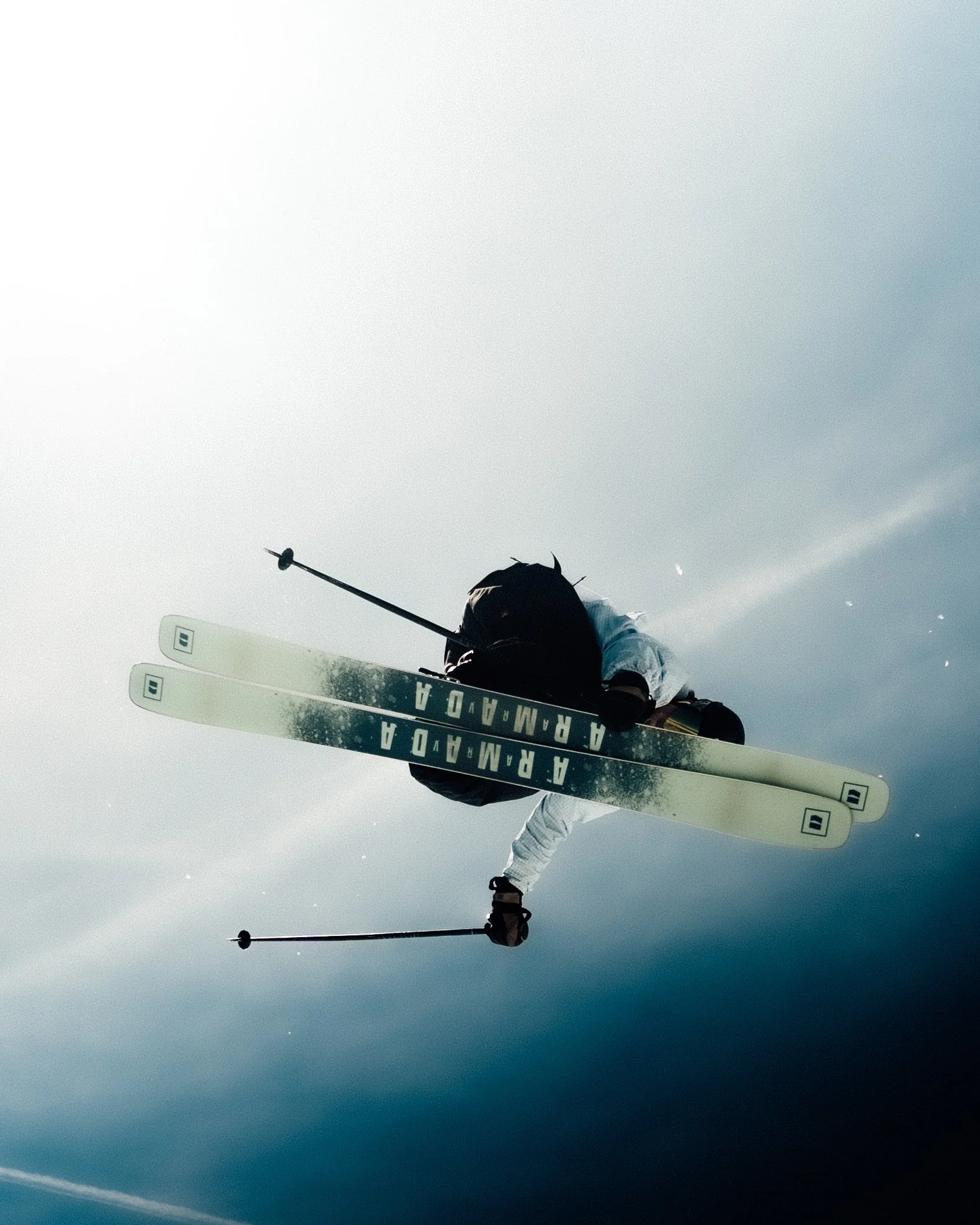 Skieur dans les airs.