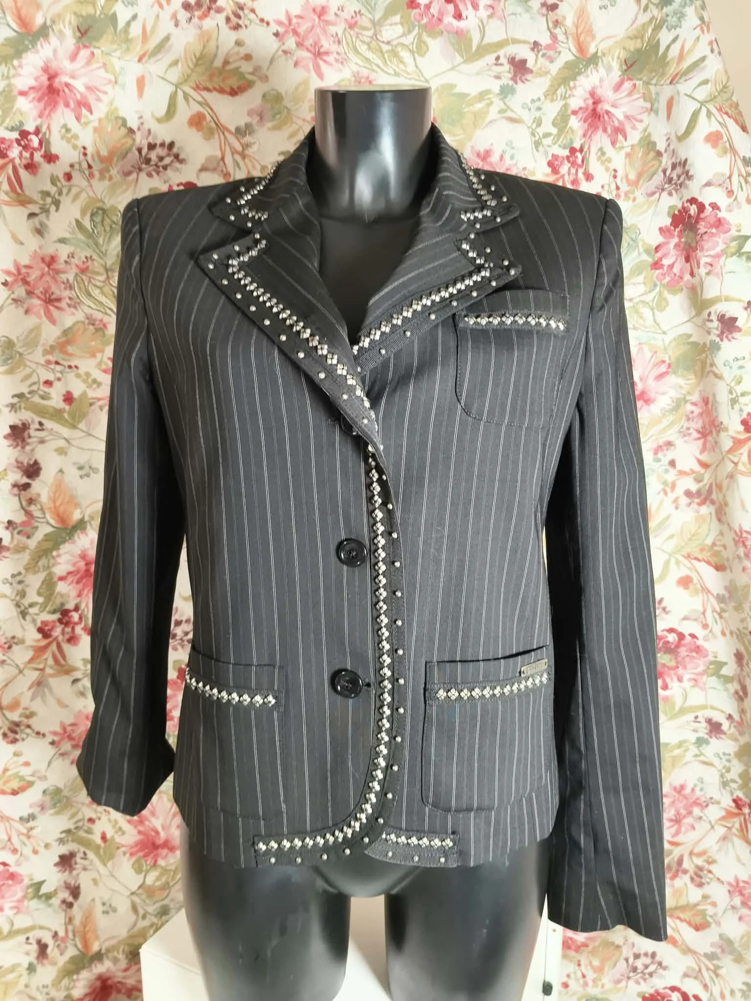 Blazer Galliano raya diplomática con tachuelas Talla: 44 EU