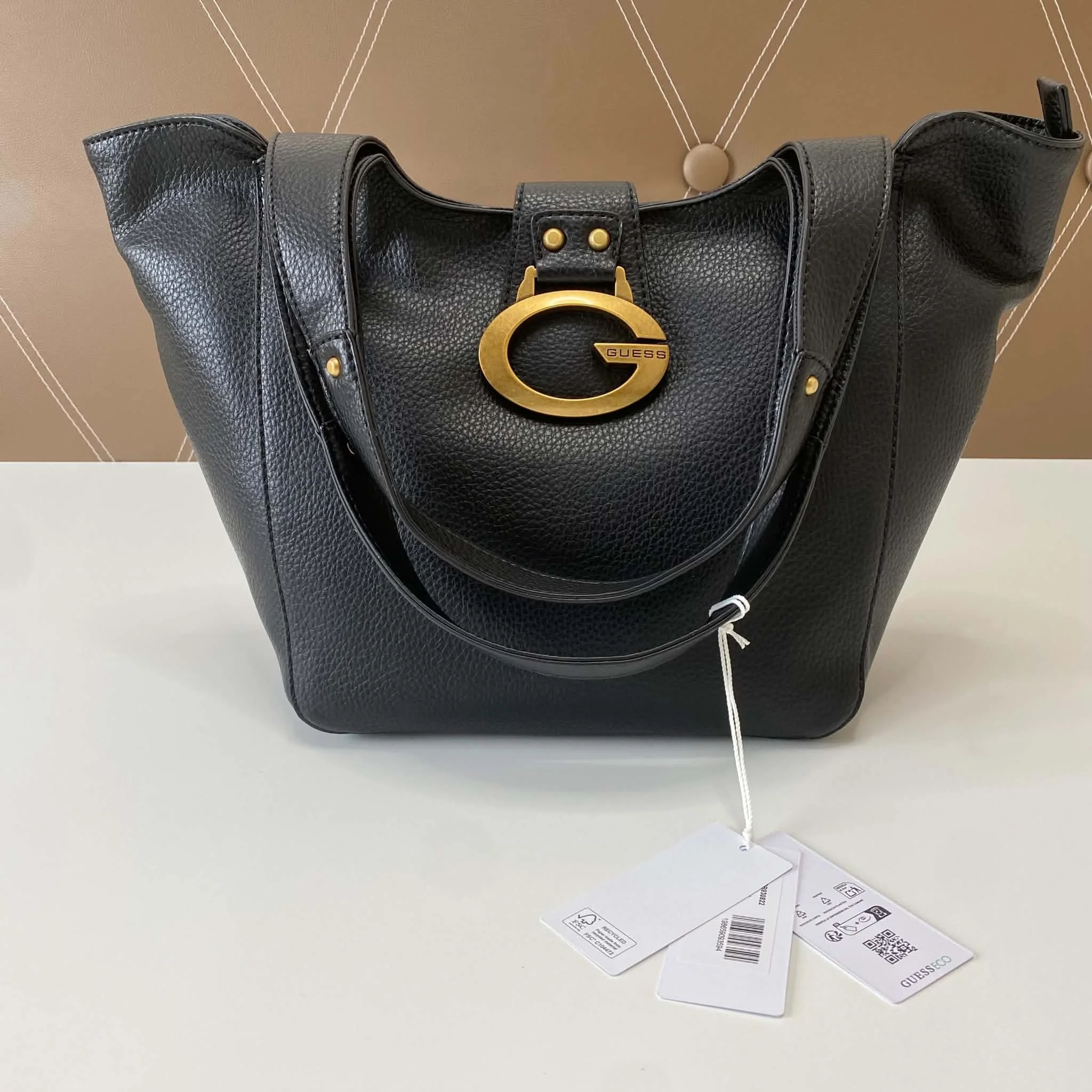 GUESS. Bolso tote Camden, color negro