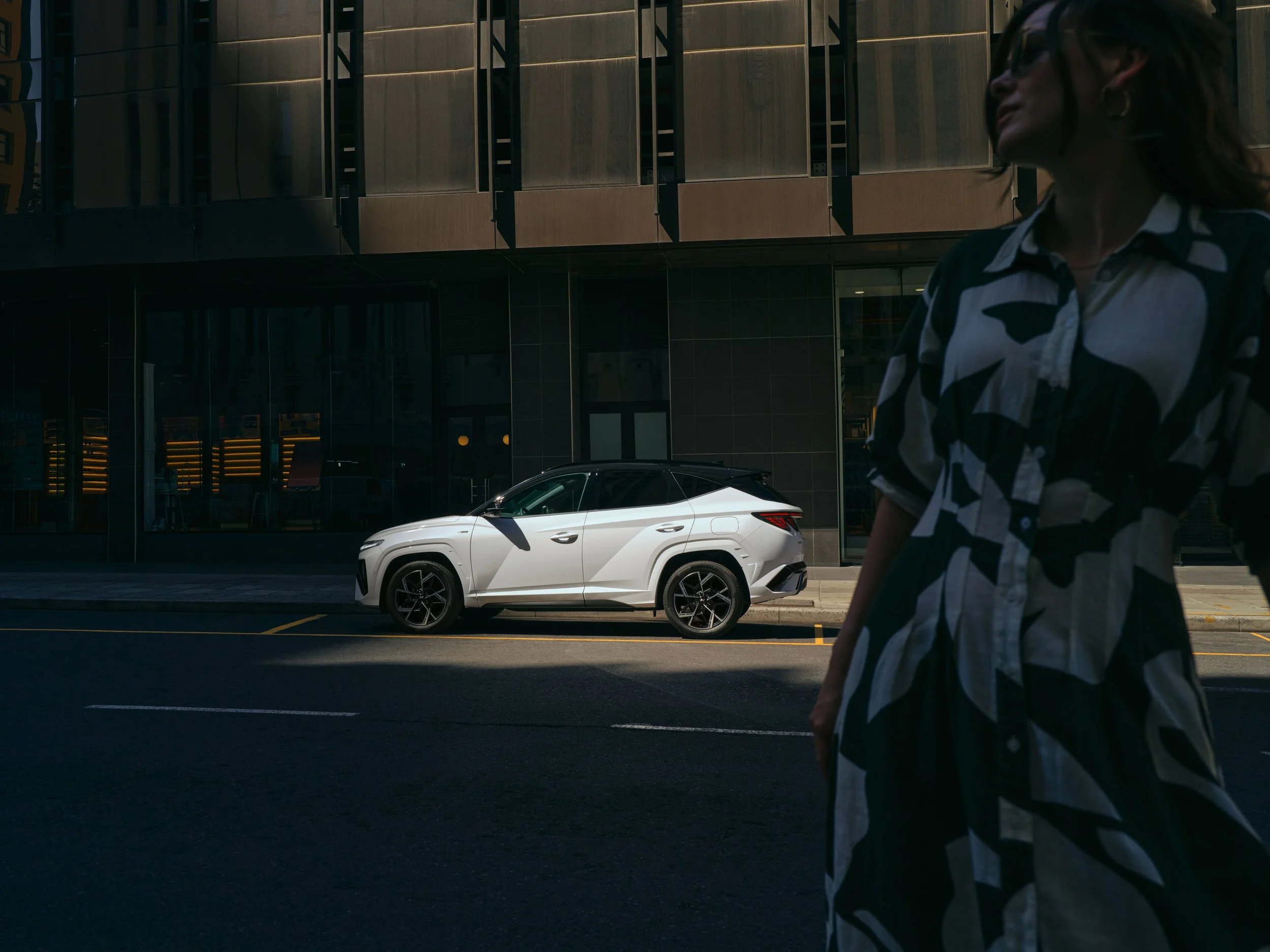 15_HME_eSUV_2-0_NLine_LF_Rear_low_res_srgb.jpg