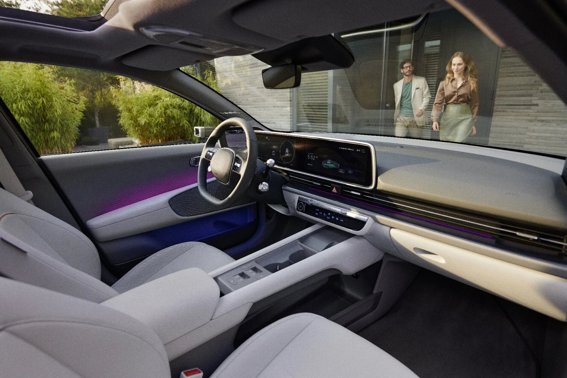HYUNDAI_IONIQ_LINEUP_HOUSE_INTERIOR_LIFESTYLE_00473_V03_fin.jpg