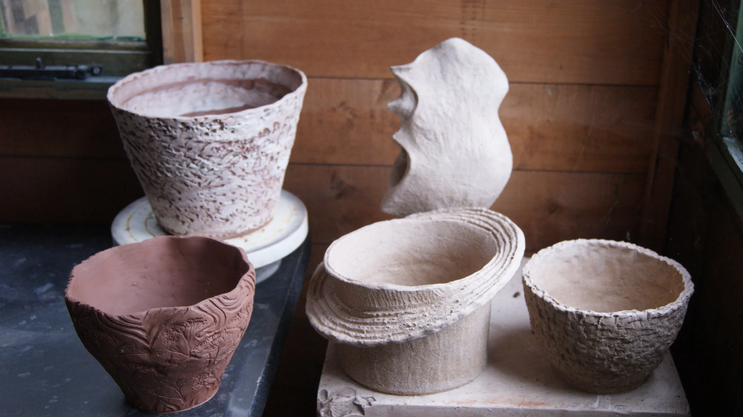 Drying out before the first firing.