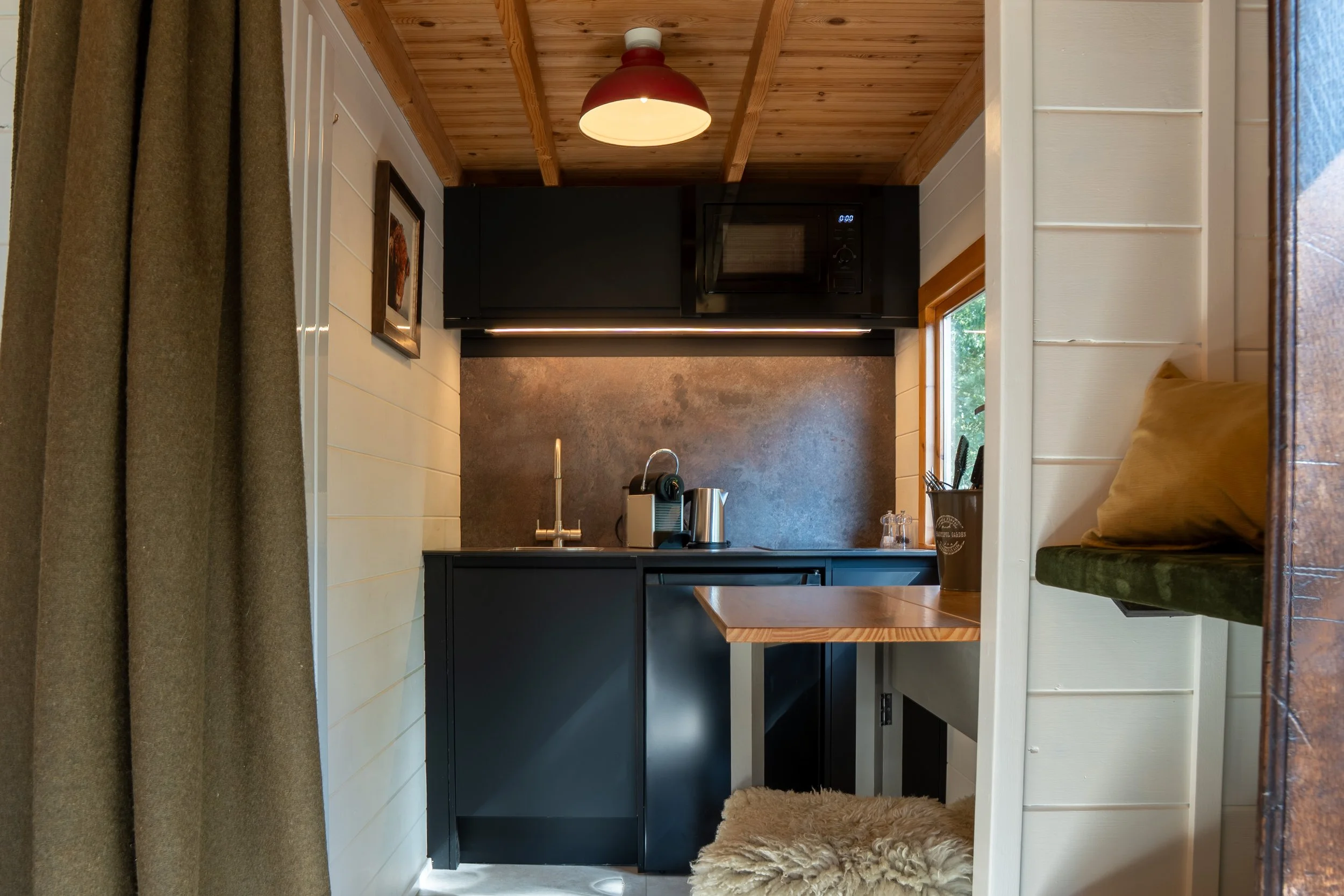 CABININ4.jpg