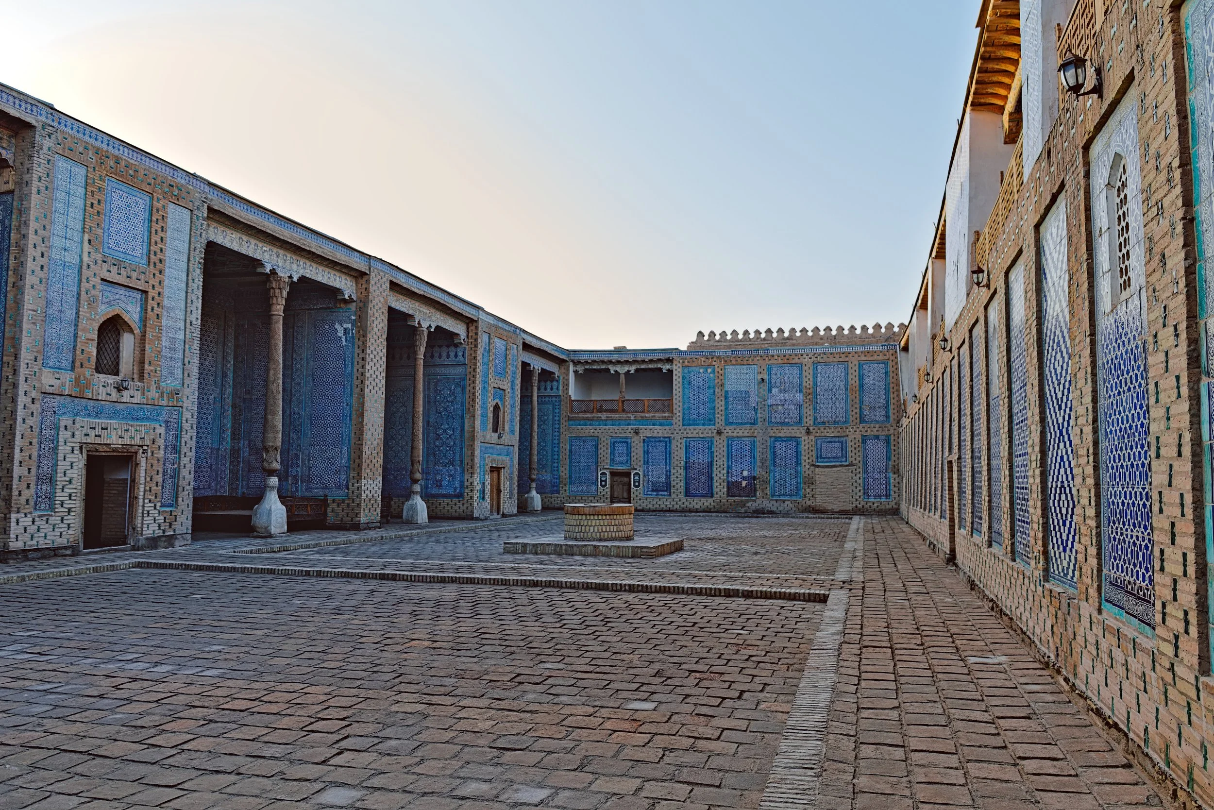 L-Palace courtyard.jpg