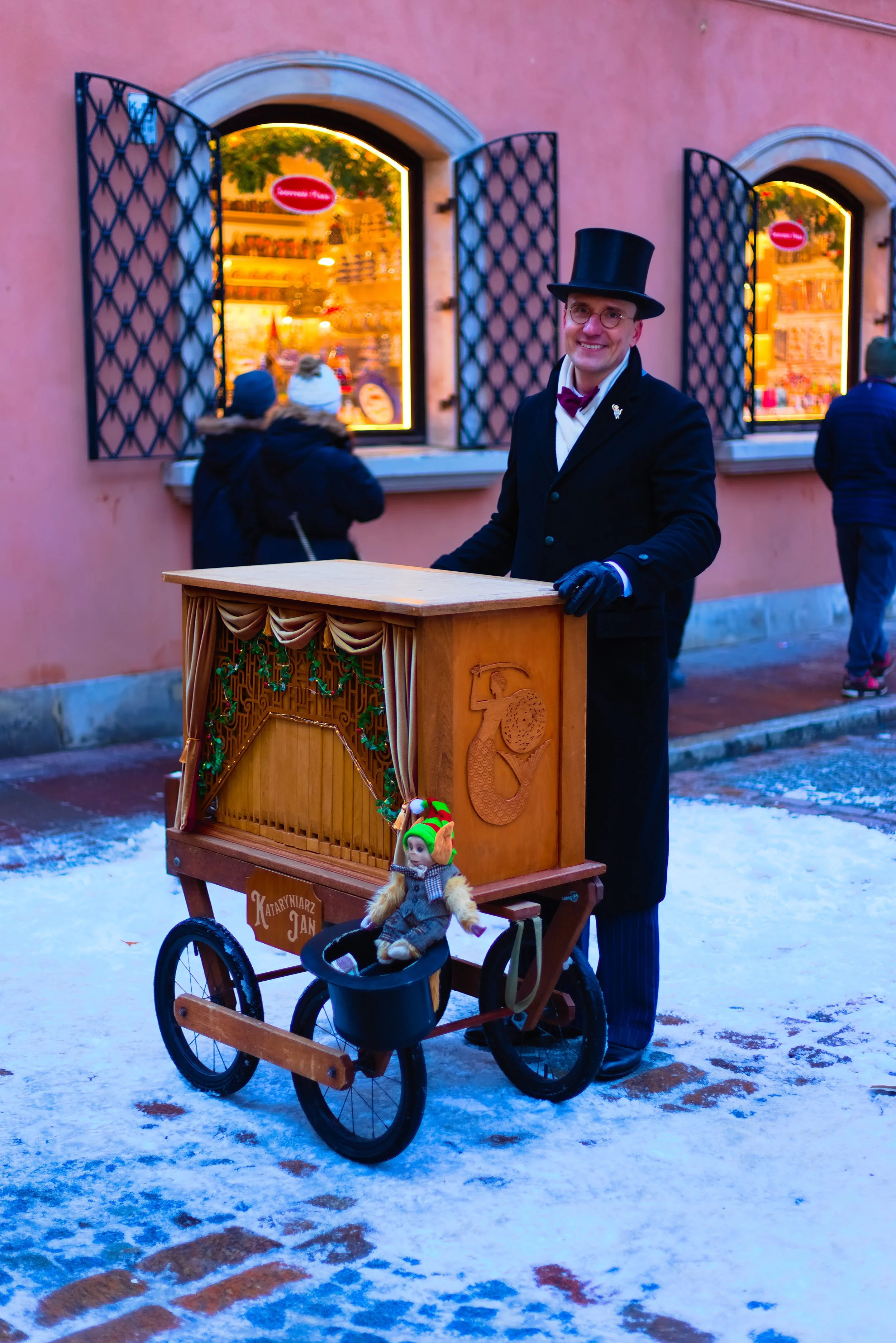 P-MusicBoxMan.jpg