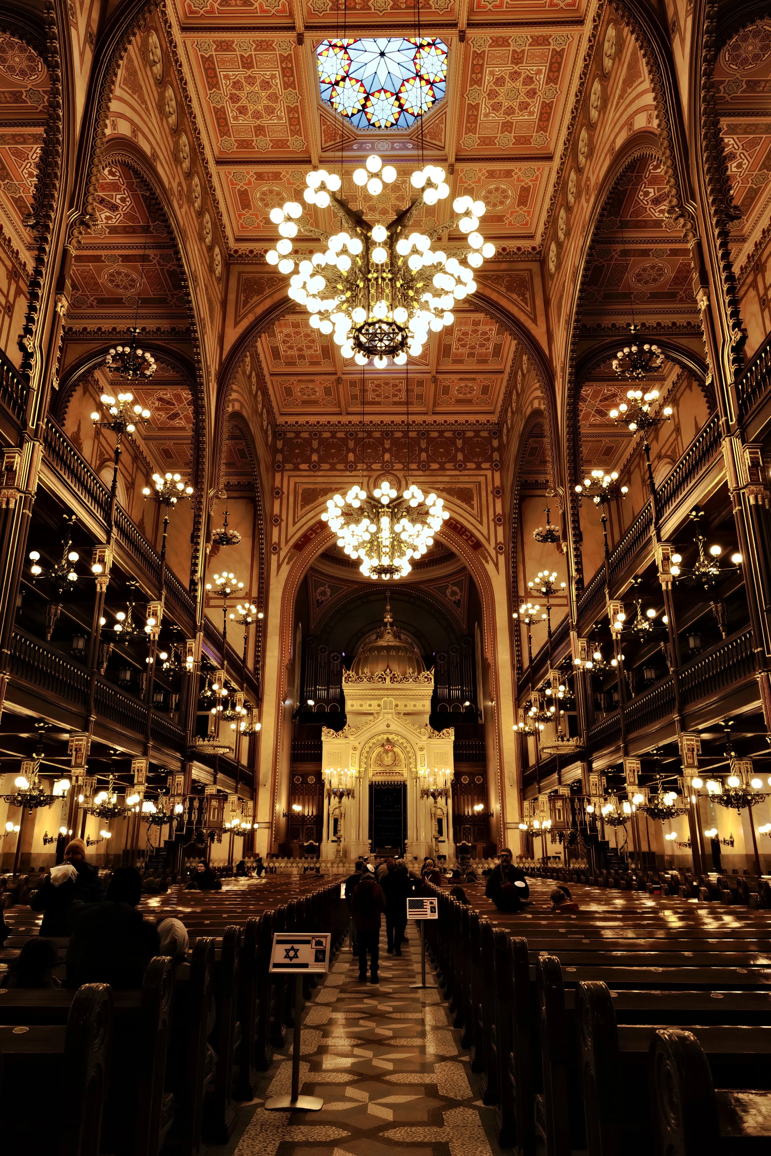 P-Synagogue interior.jpg