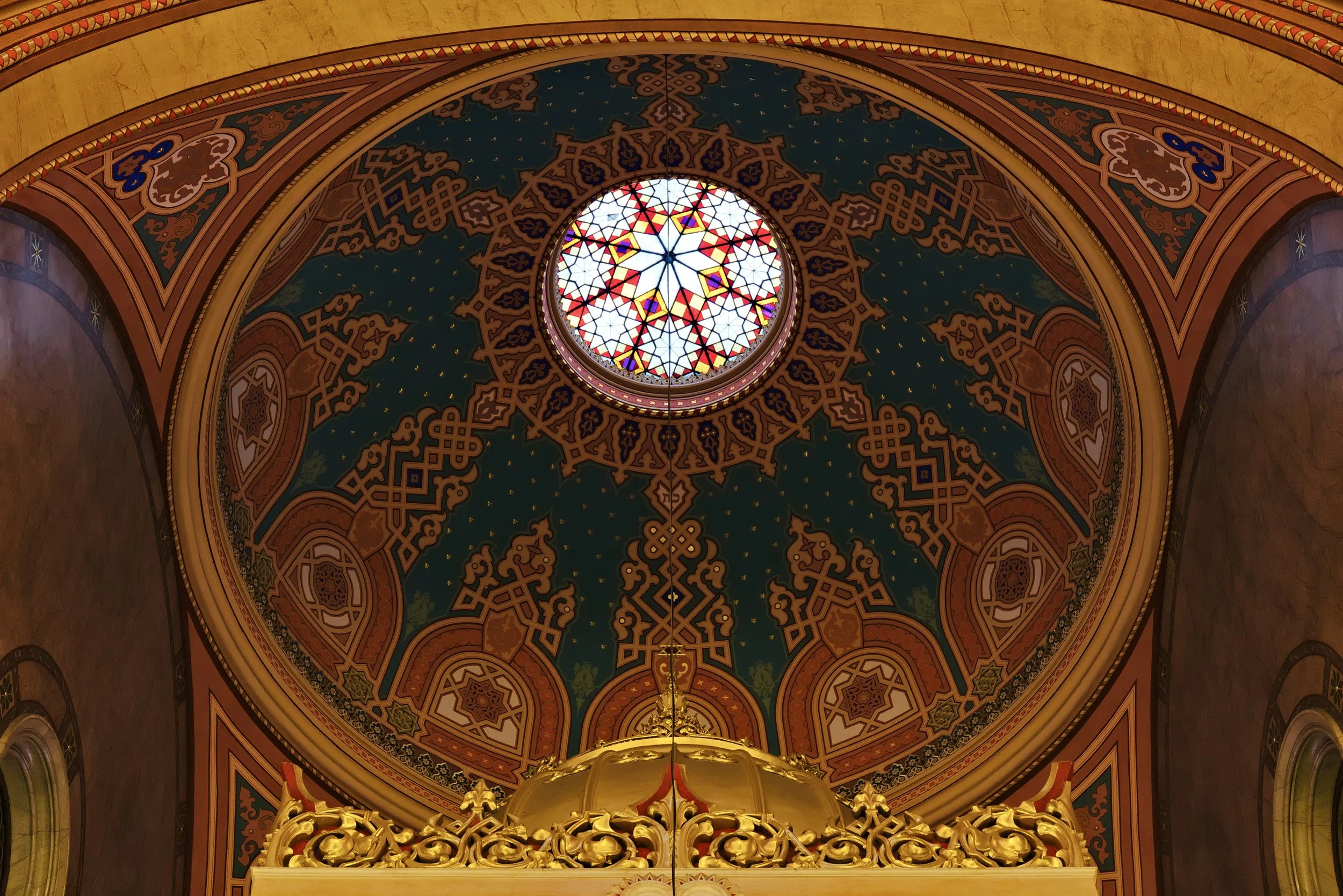 L-Synagogue dome.jpg