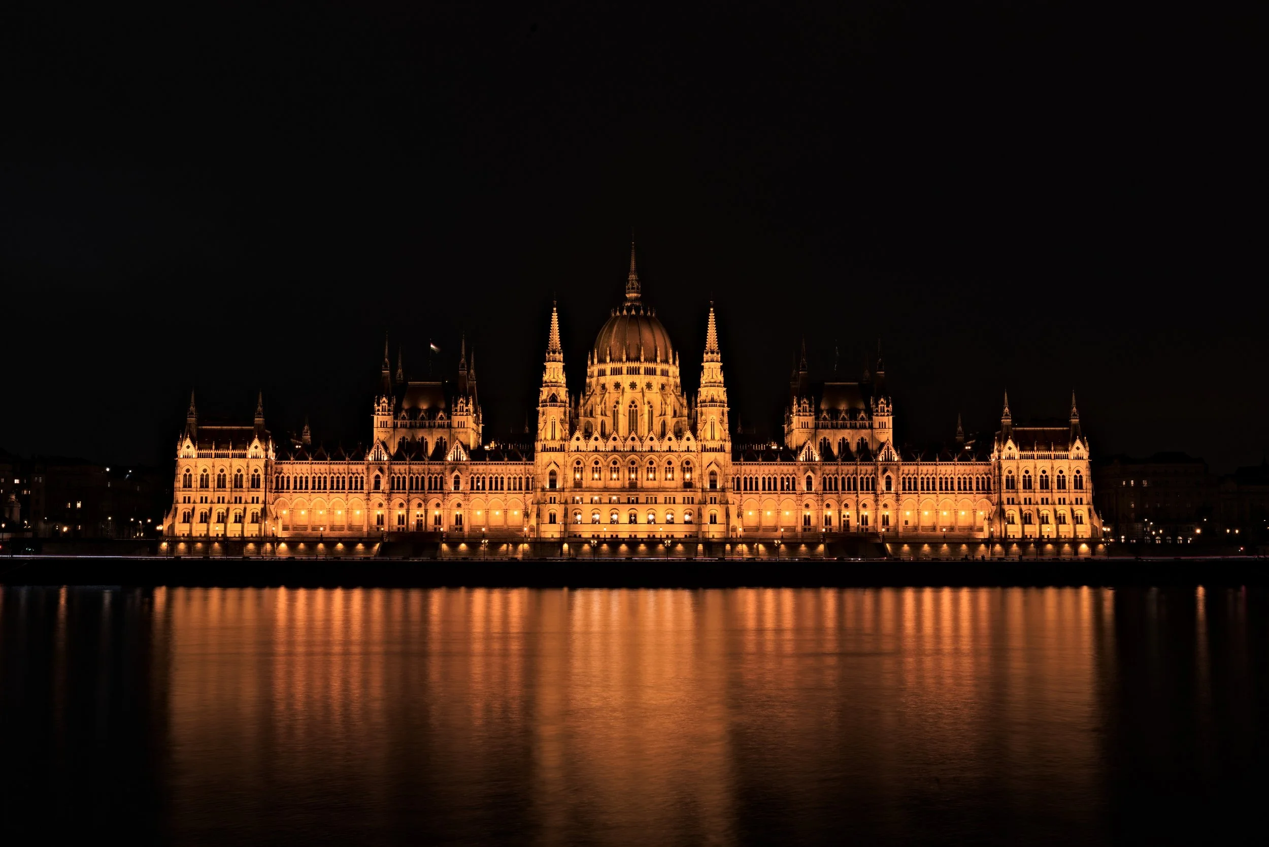 L-Hungarian Parliament Night.jpg