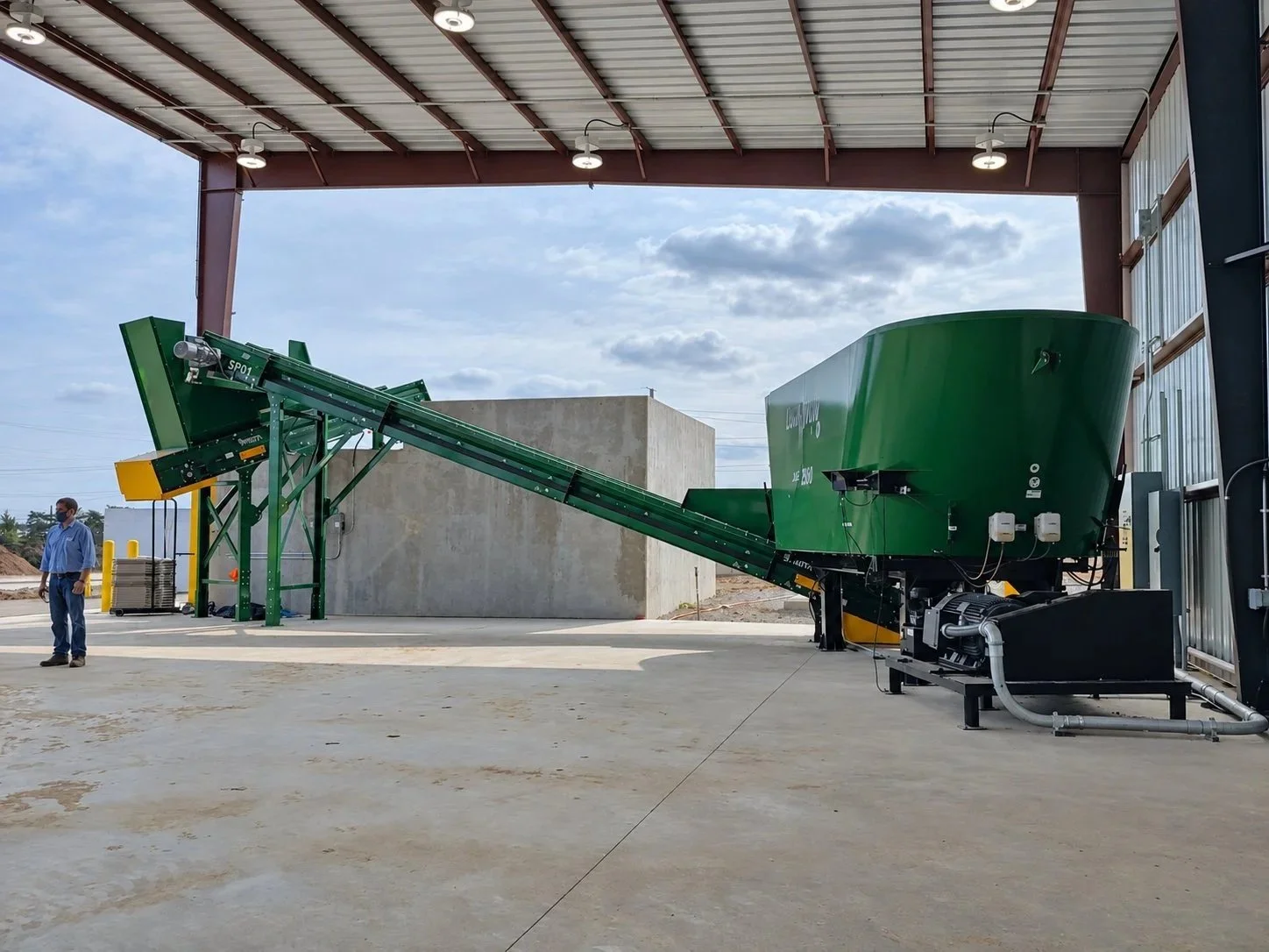 Attendees at the 2020 Prince William County compost facility ribbon cutting