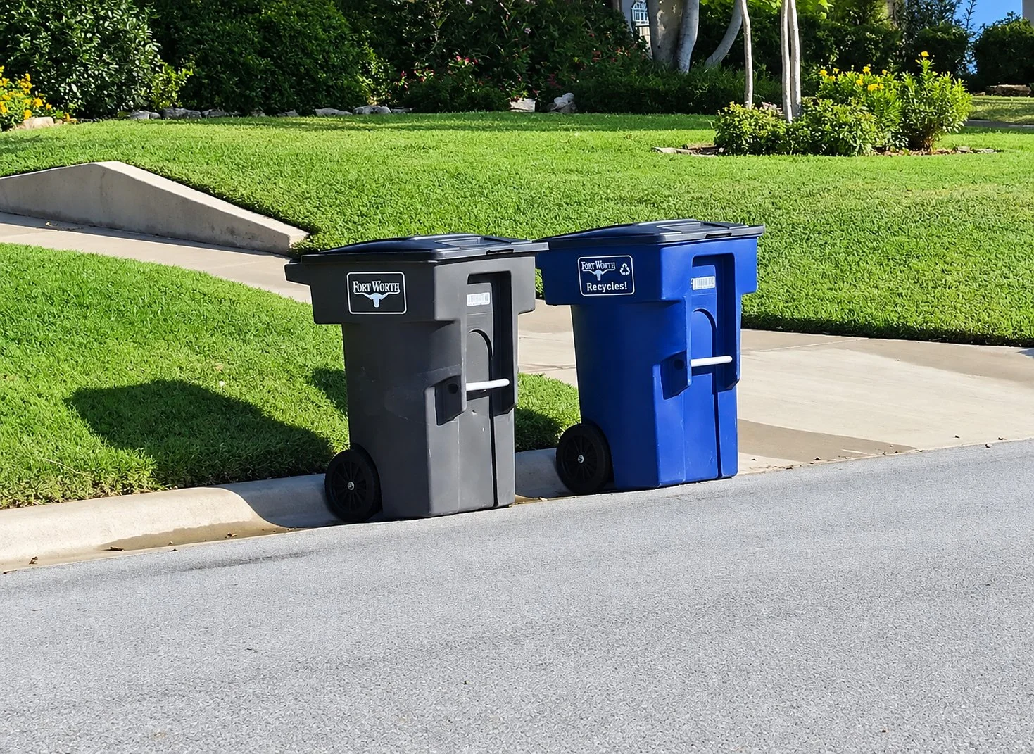 Fort Worth garbage and recycling carts at the curb