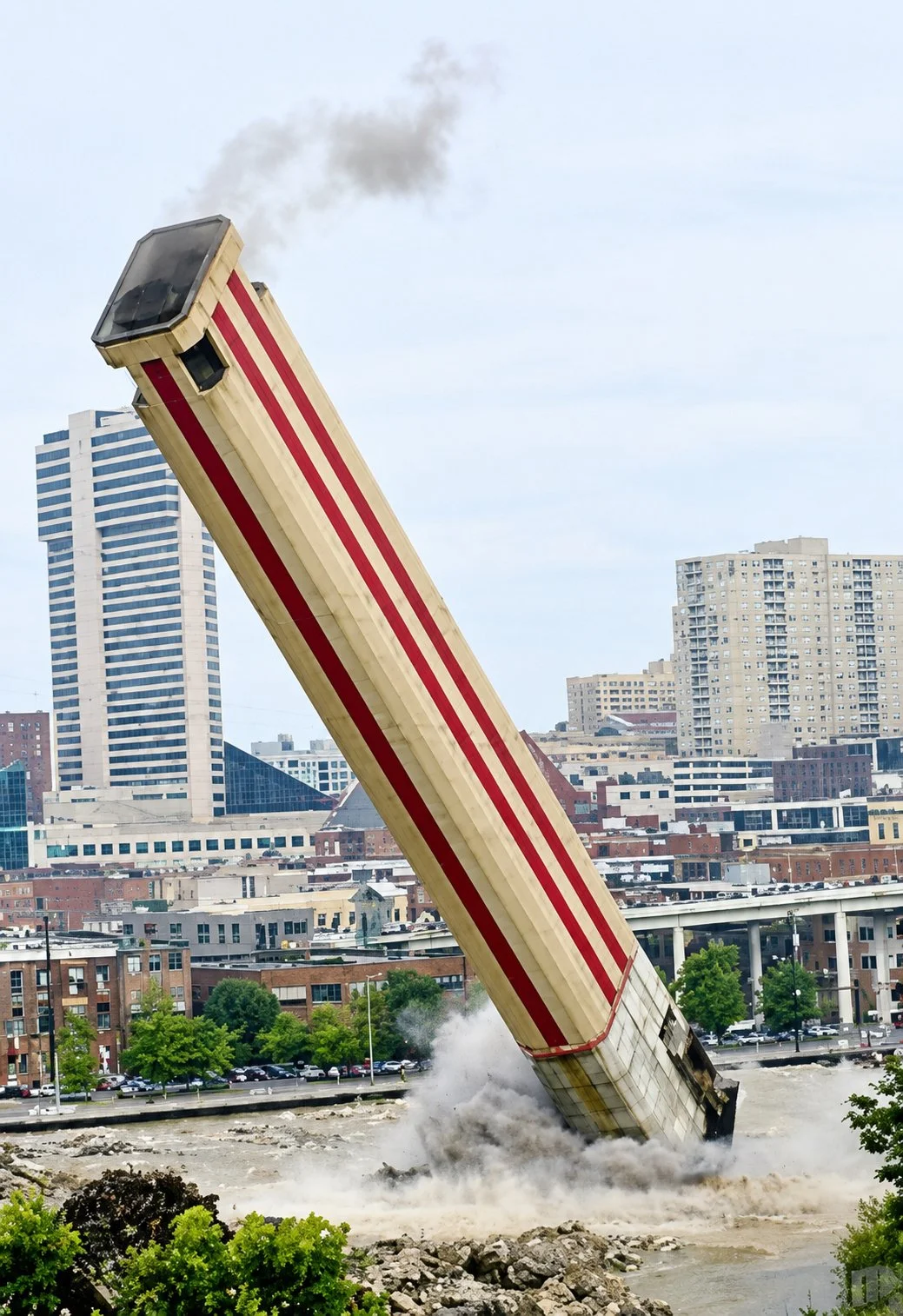 Implosion of the Nashville Thermal plant stack during demolition