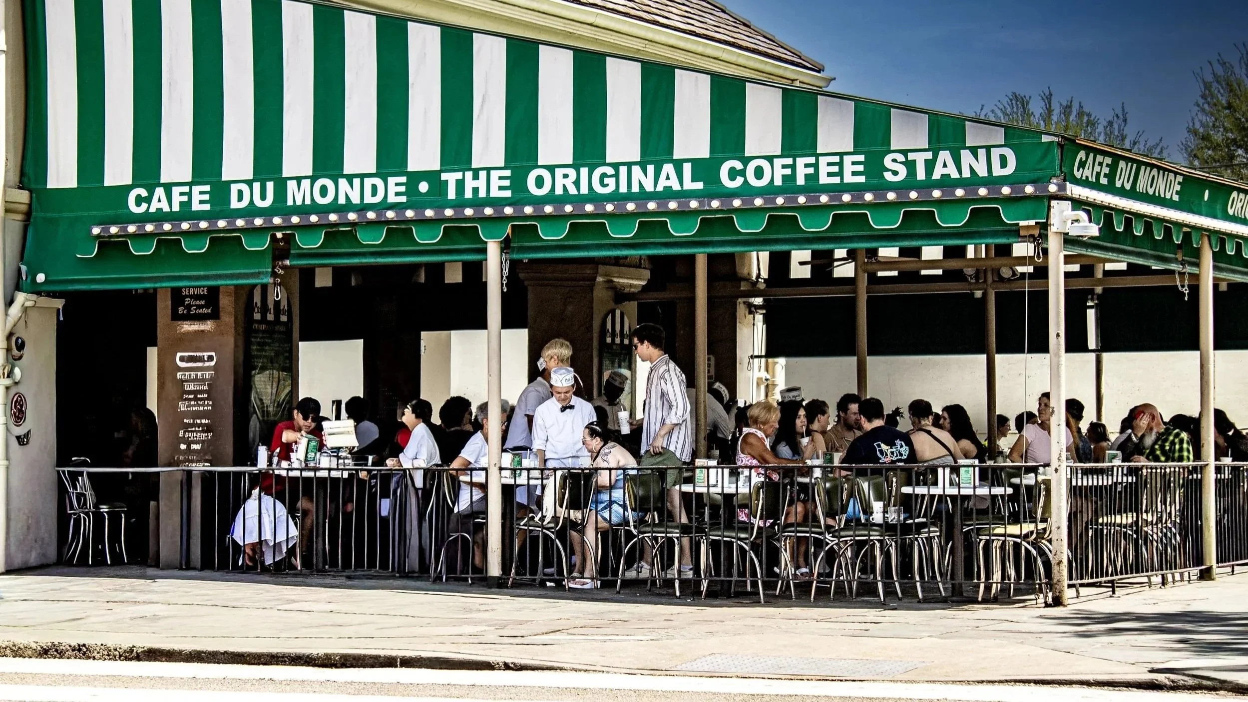 Cafe%2Bdu%2BMonde.jpg