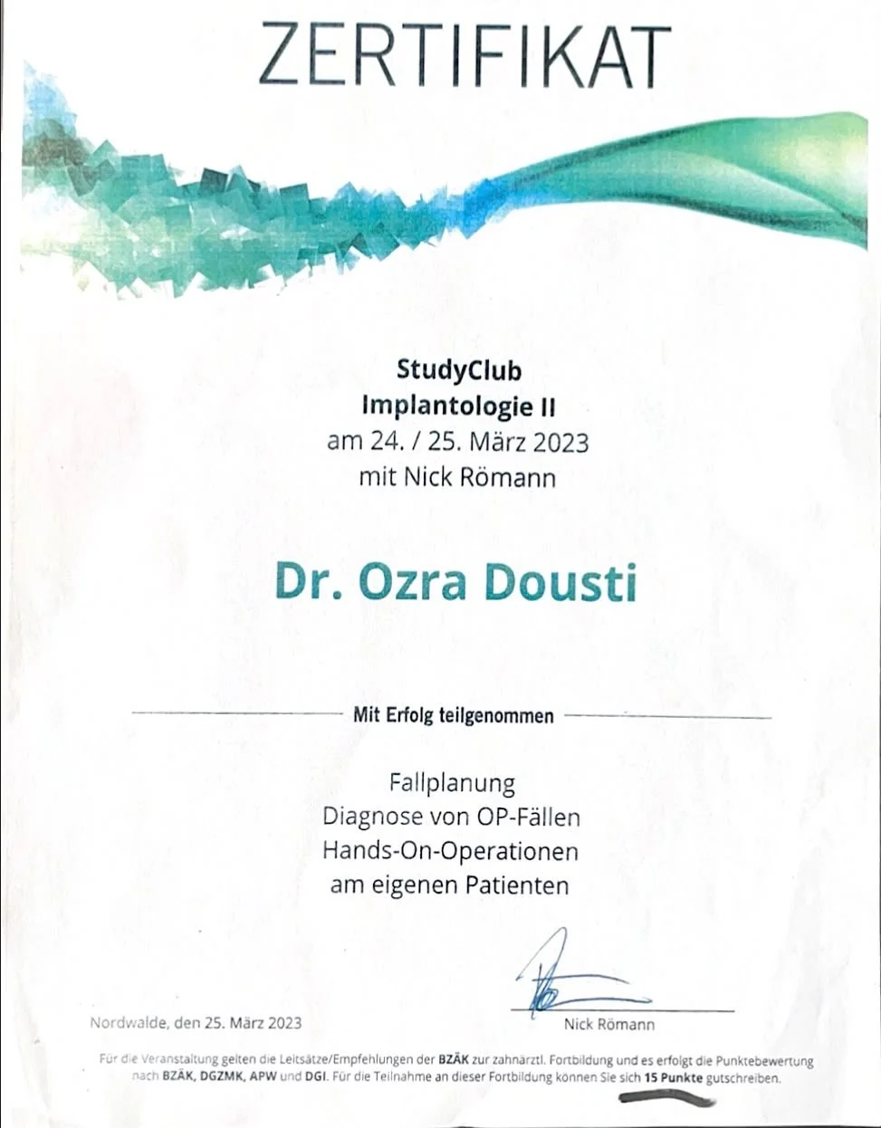 Zertifikat für Dr. Ozra Dousti vom StudyClub Implantologie II, verliehen am 25. März 2023, mit Themen wie Fallplanung, OP-Fälle, Hands-On-Operationen