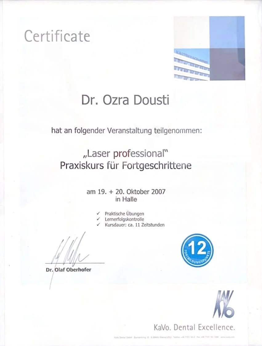Zertifikat für Dr. Ozra Dousti für die Teilnahme an einem Laser-Workshop für Fortgeschrittene im Oktober 2007 in Halle.
