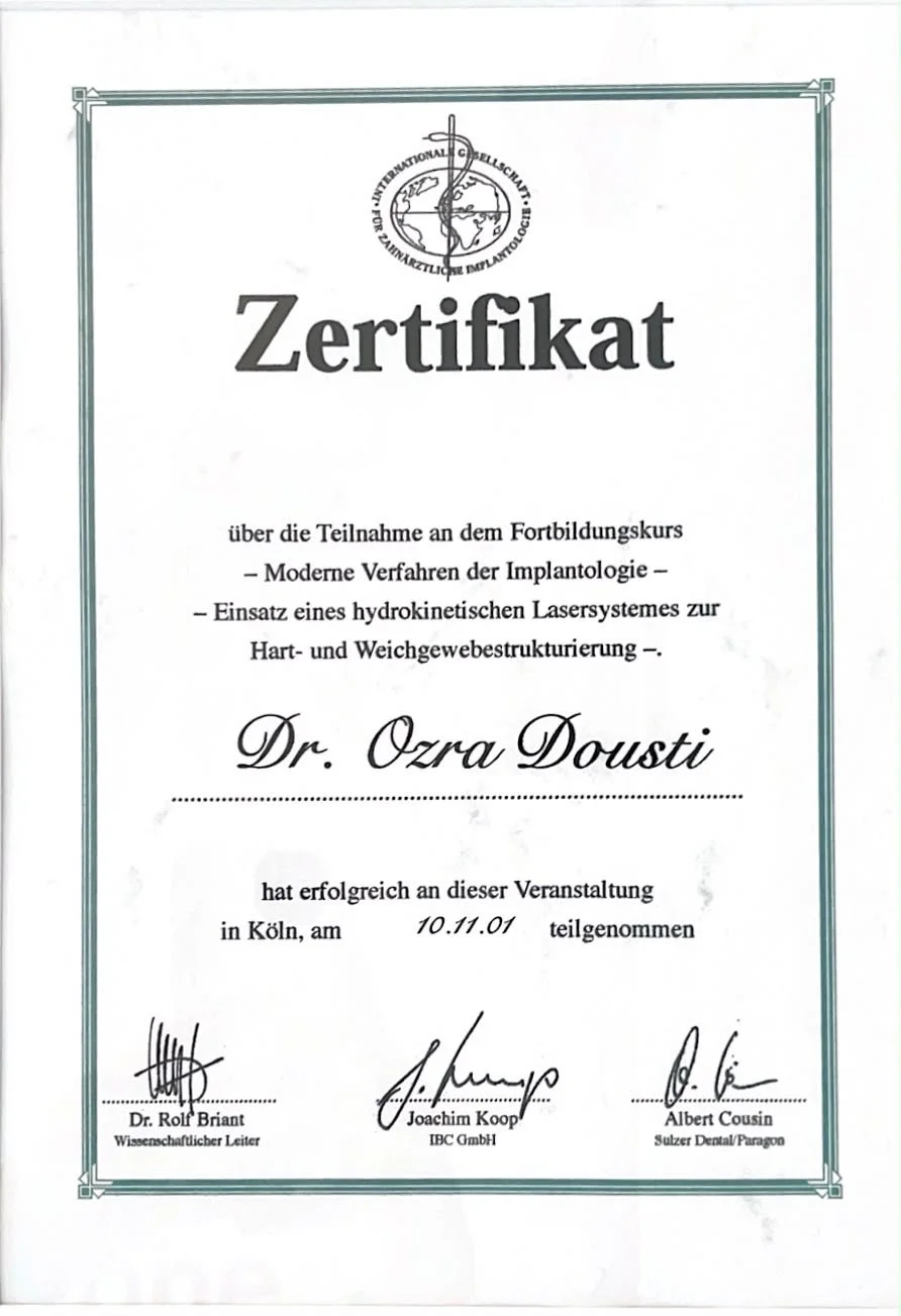 Zertifikat für die Teilnahme an einem Fortbildungskurs in Cologne am 10.11.01, ausgestellt von der Internationalen Gesellschaft für Implantologie, unterschrieben von Dr. Rolf Briant, Joachim Koop und Albert Cousin.