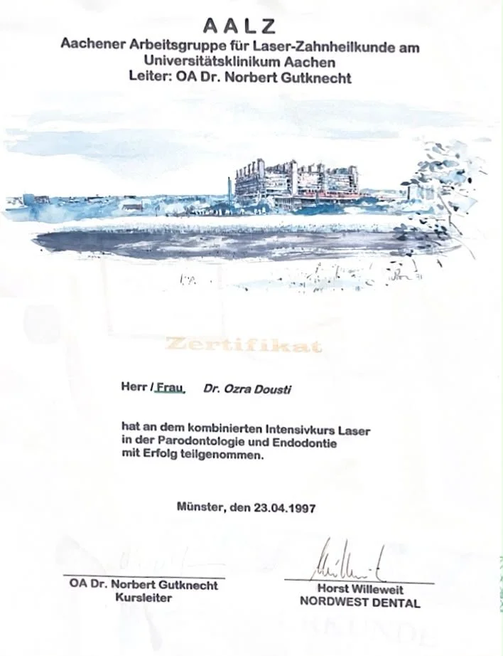 Zertifikat für Herrn Dr. Ozra Dousti von der Universität Aachen, ausgestellt am 23.04.1997, für die Teilnahme an einem intensiven Laser-Kurs in Parodontologie und Endodontie.