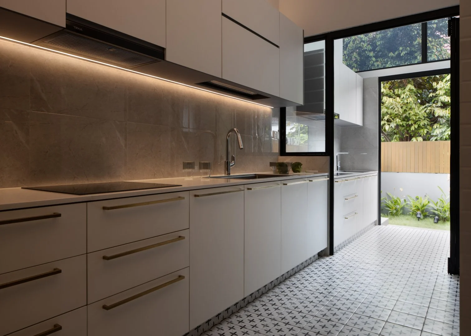 An image of Luxe Beauty @ West Coast.