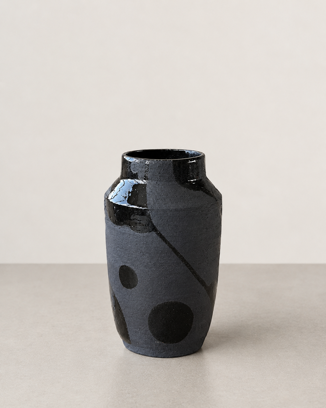 Black on black collection - vase 3