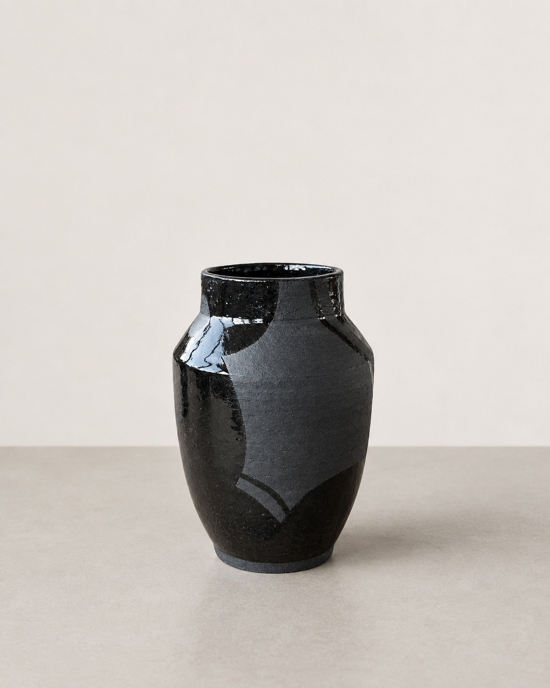 Black on black collection - vase 2
