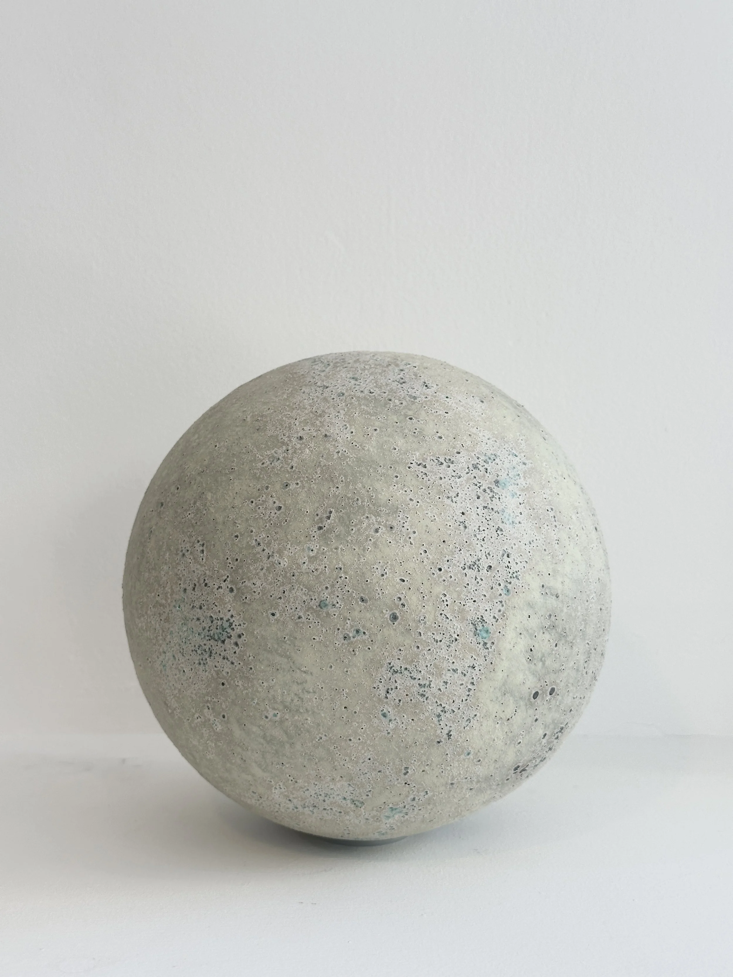 sphere-large-pale-chrome-240-01.jpg