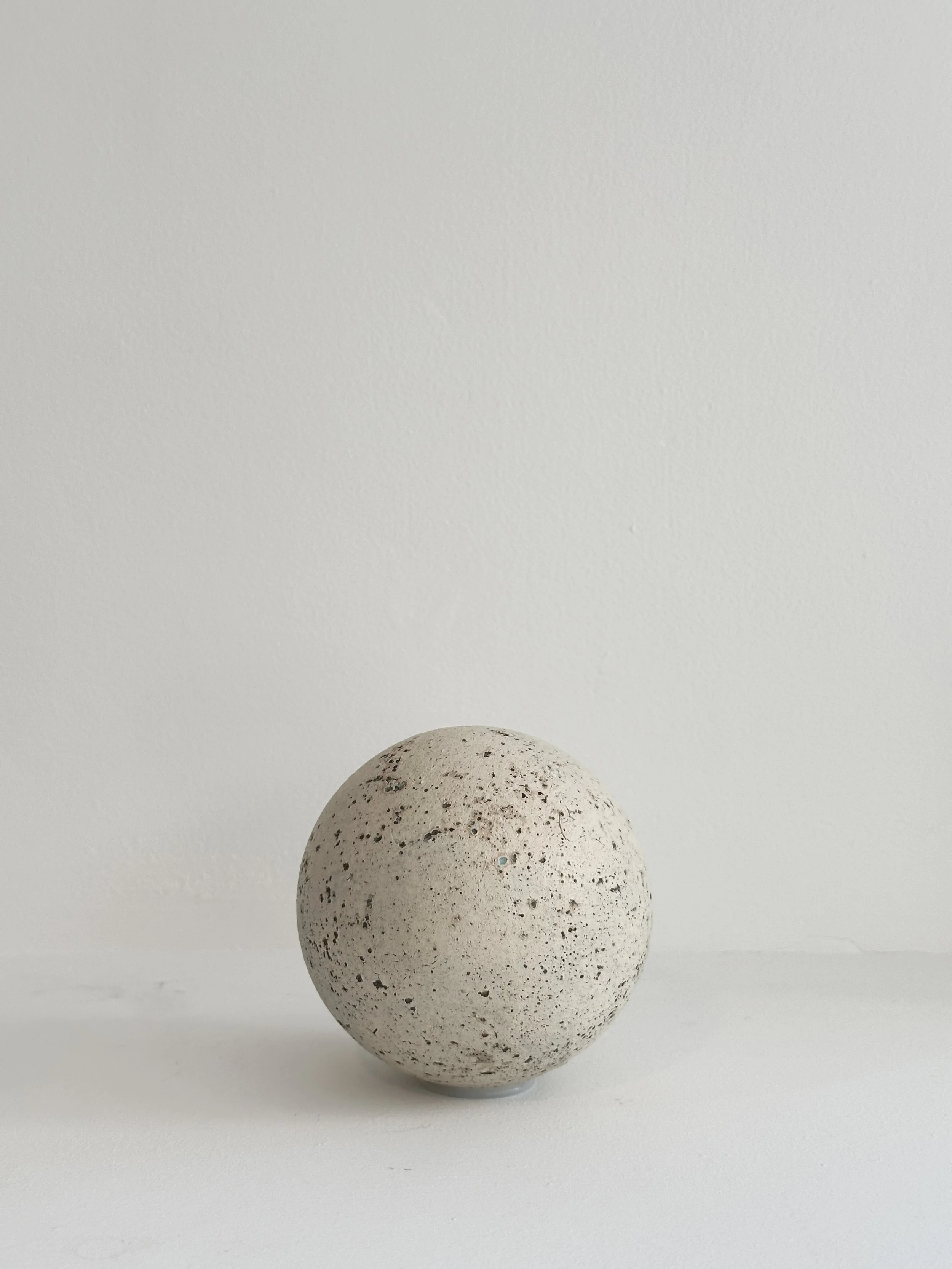 sphere-pale-titanium-130-02.jpg