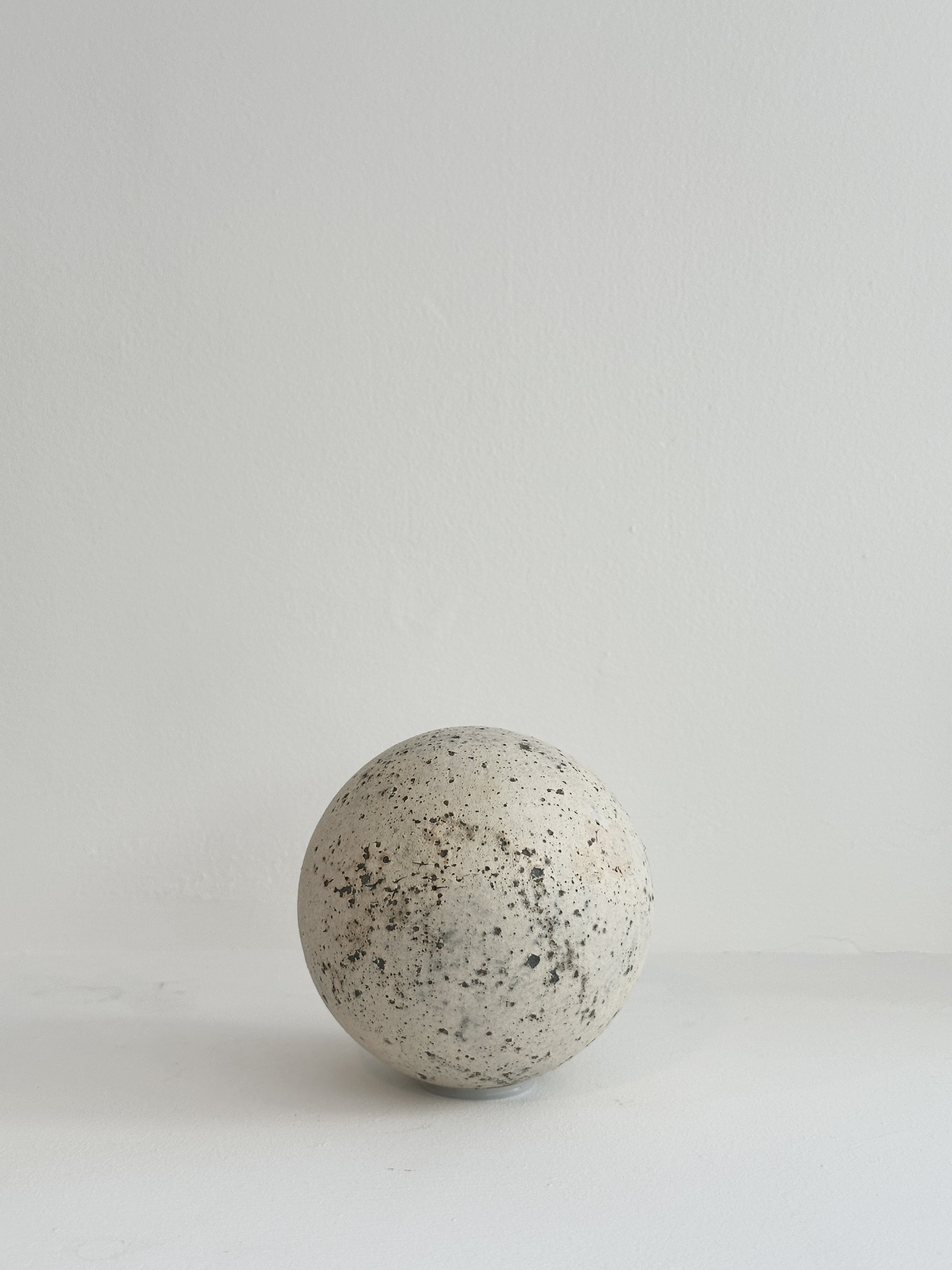 sphere-pale-titanium-130-01.jpg