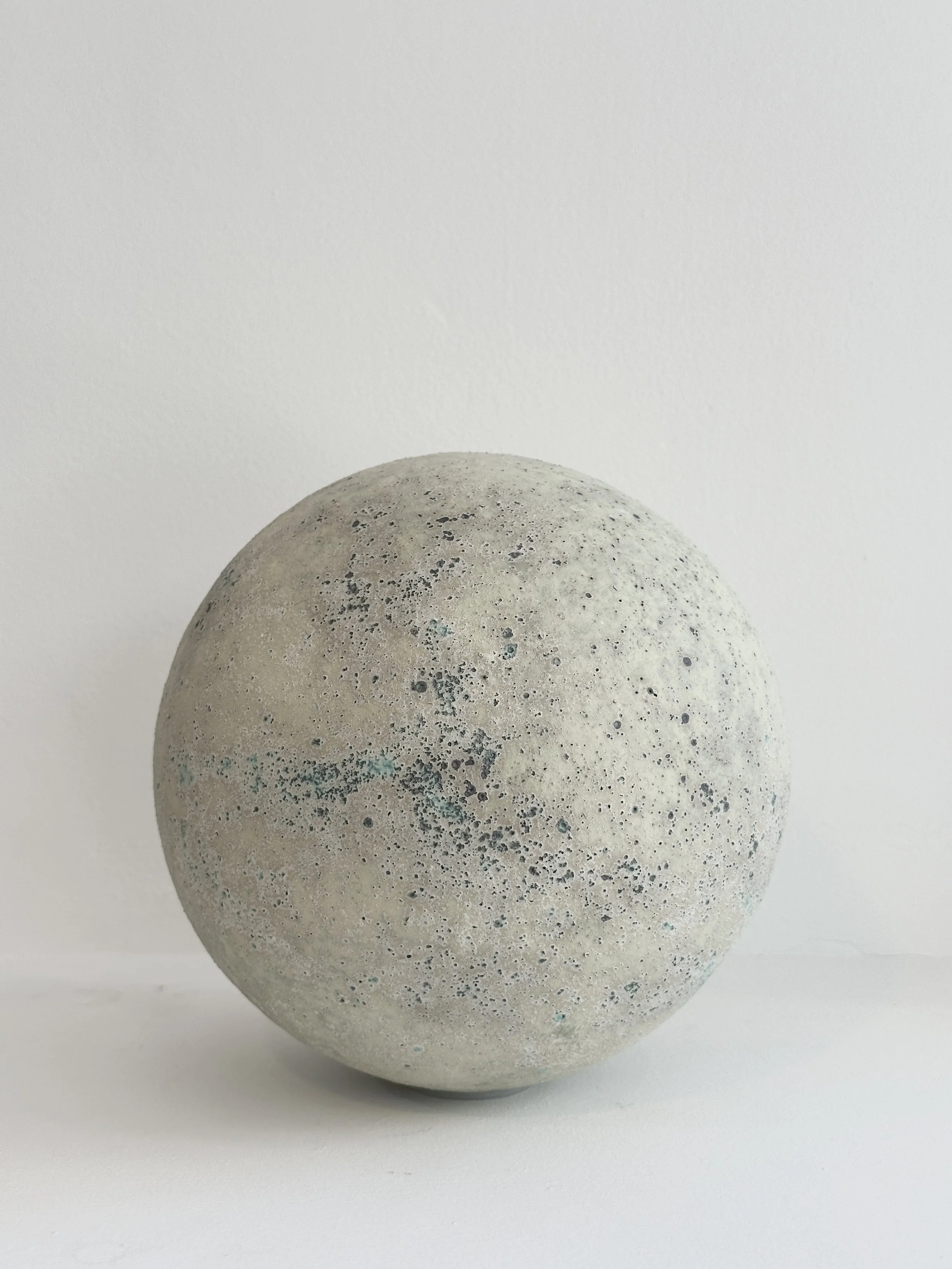 sphere-large-pale-chrome-240-02.jpg