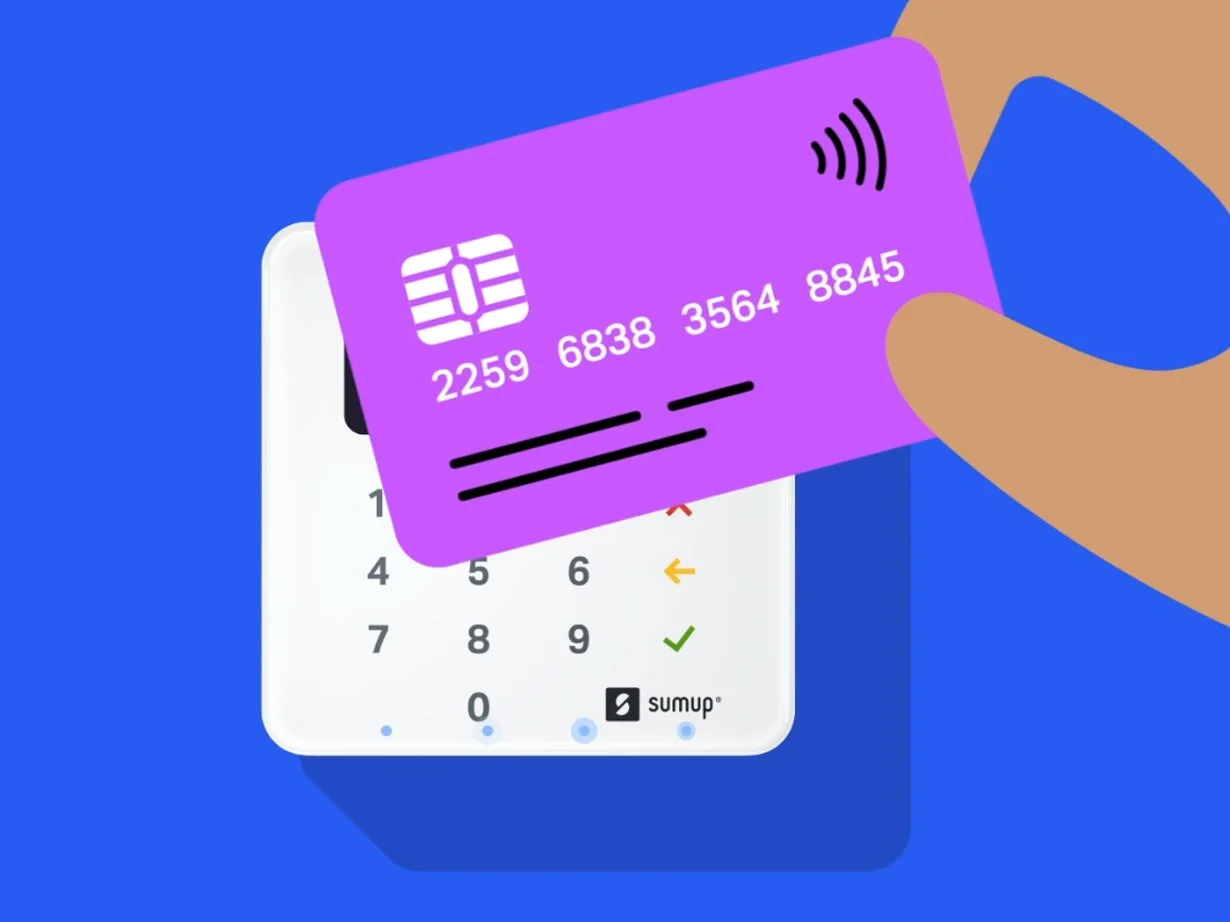 A hand holding a purple contactless credit card above a white payment terminal on a blue background.