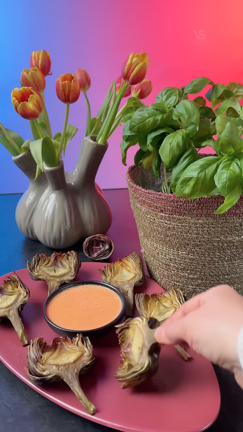 Artischocken mit gebackener Tomatensoße
