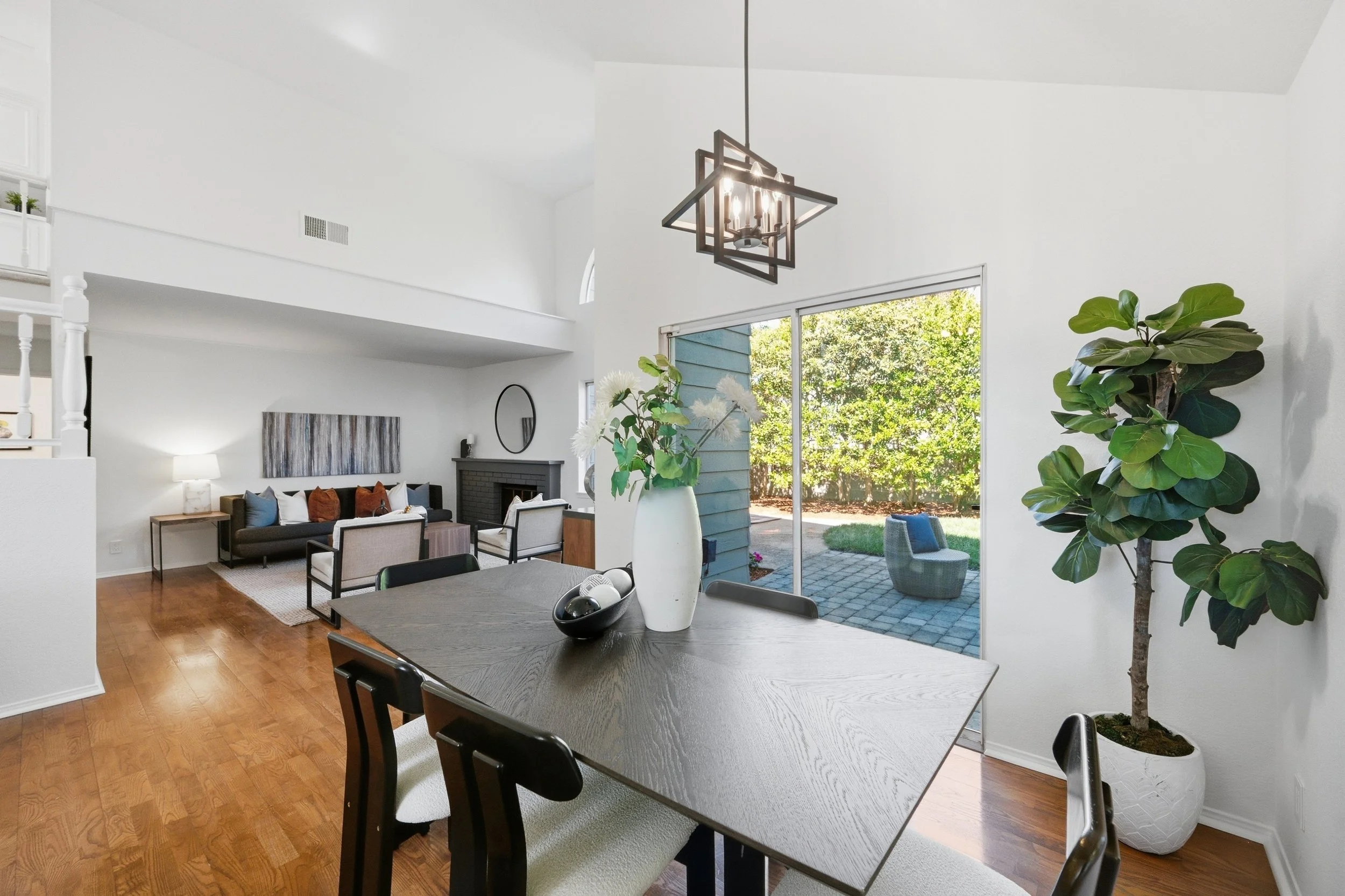 2 706Newport_DiningRoom_2.jpg
