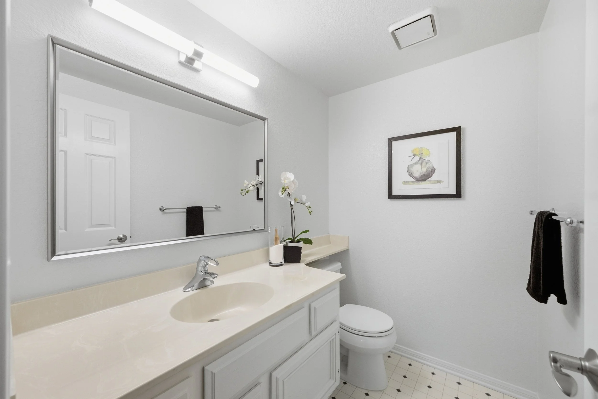 4 706Newport_Bathroom_1.jpg