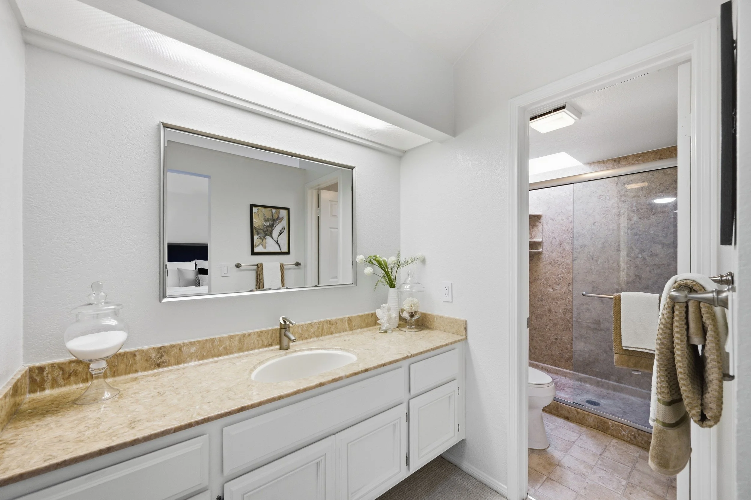 4 706Newport_Bathroom_3.jpg