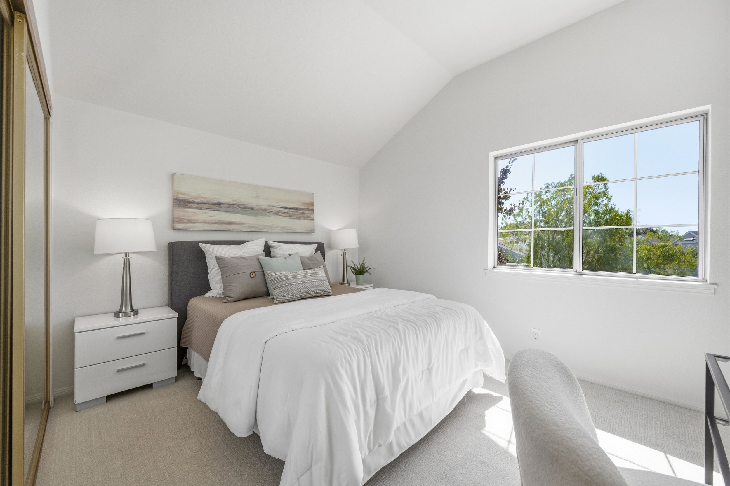 5 706Newport_Bedroom_2.jpg