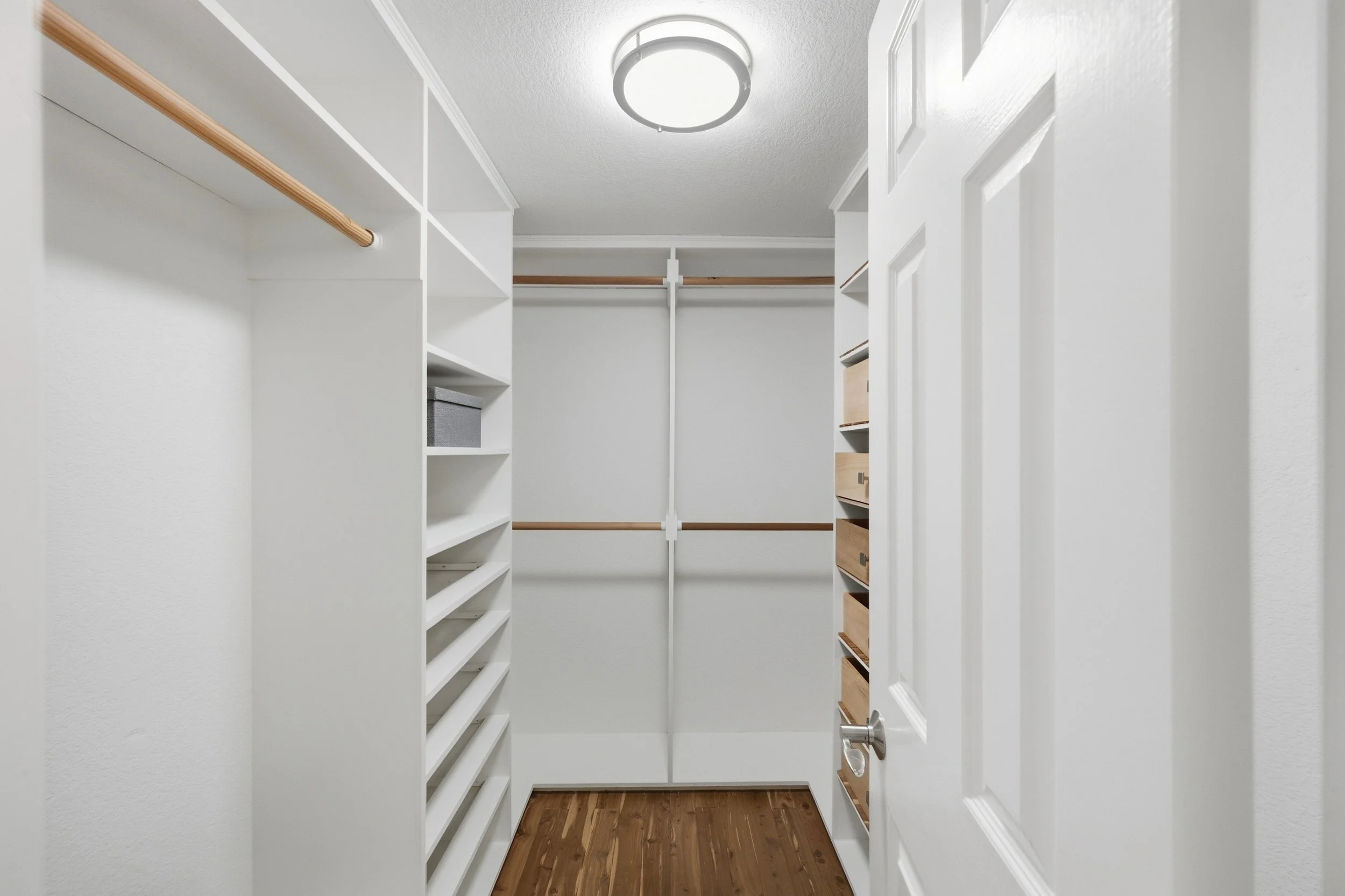 6 706Newport_Closet.jpg