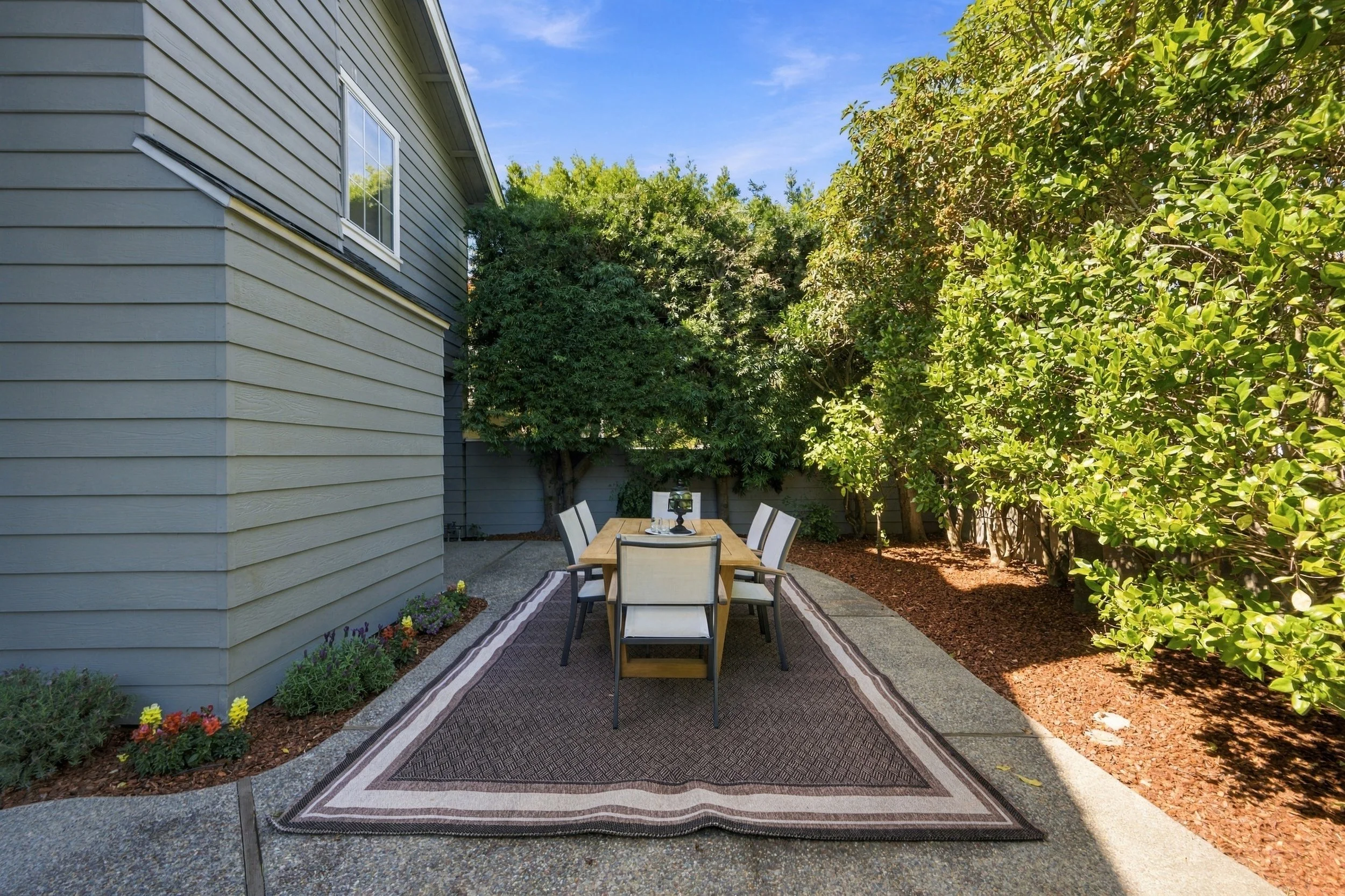 7 706Newport_Exterior_Back_3.jpg