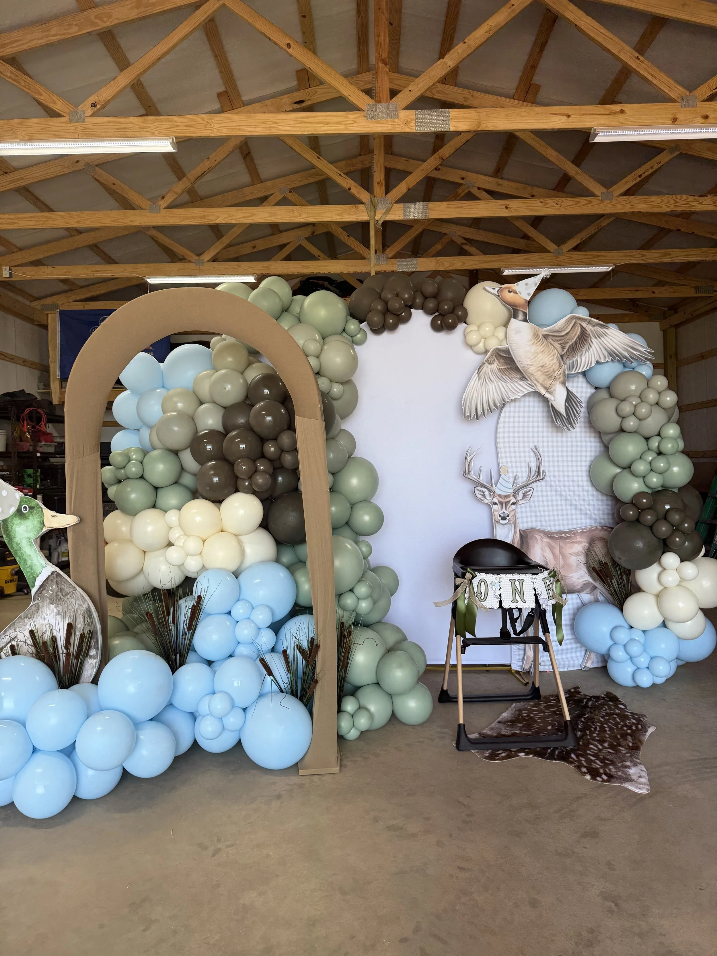Essential Custom Balloon Installation. Animal cutout designs. Add-on designs incorporated into balloon garland. 