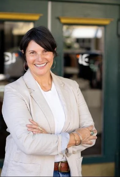 Estuary Owner April Frederick-392x0.jpg