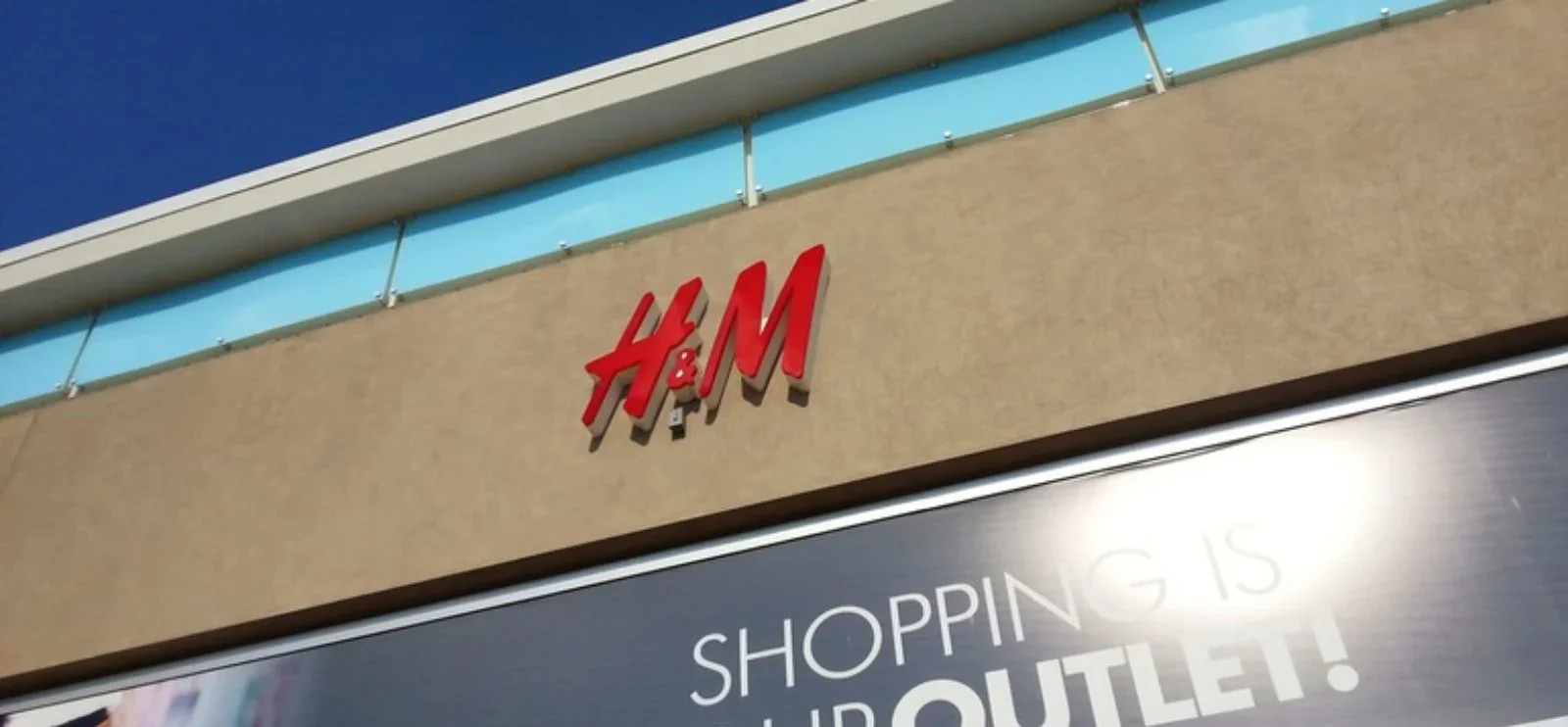 H&amp;M, Lyft give rides to customers recycling old clothes