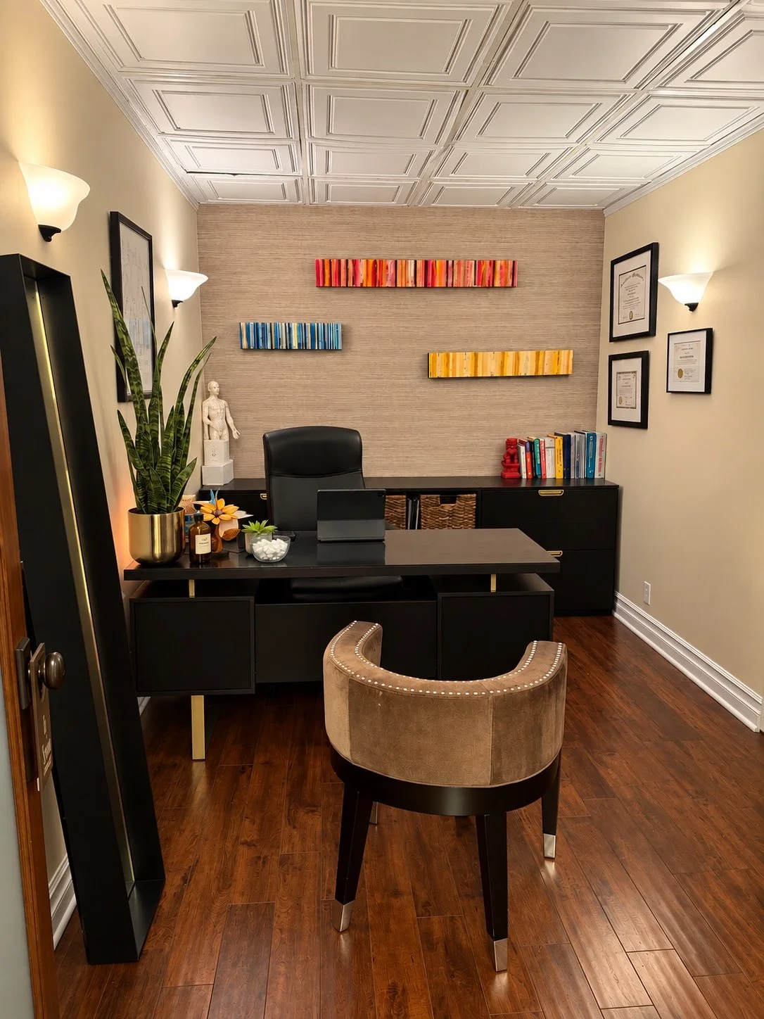 Antonio's private consultation office