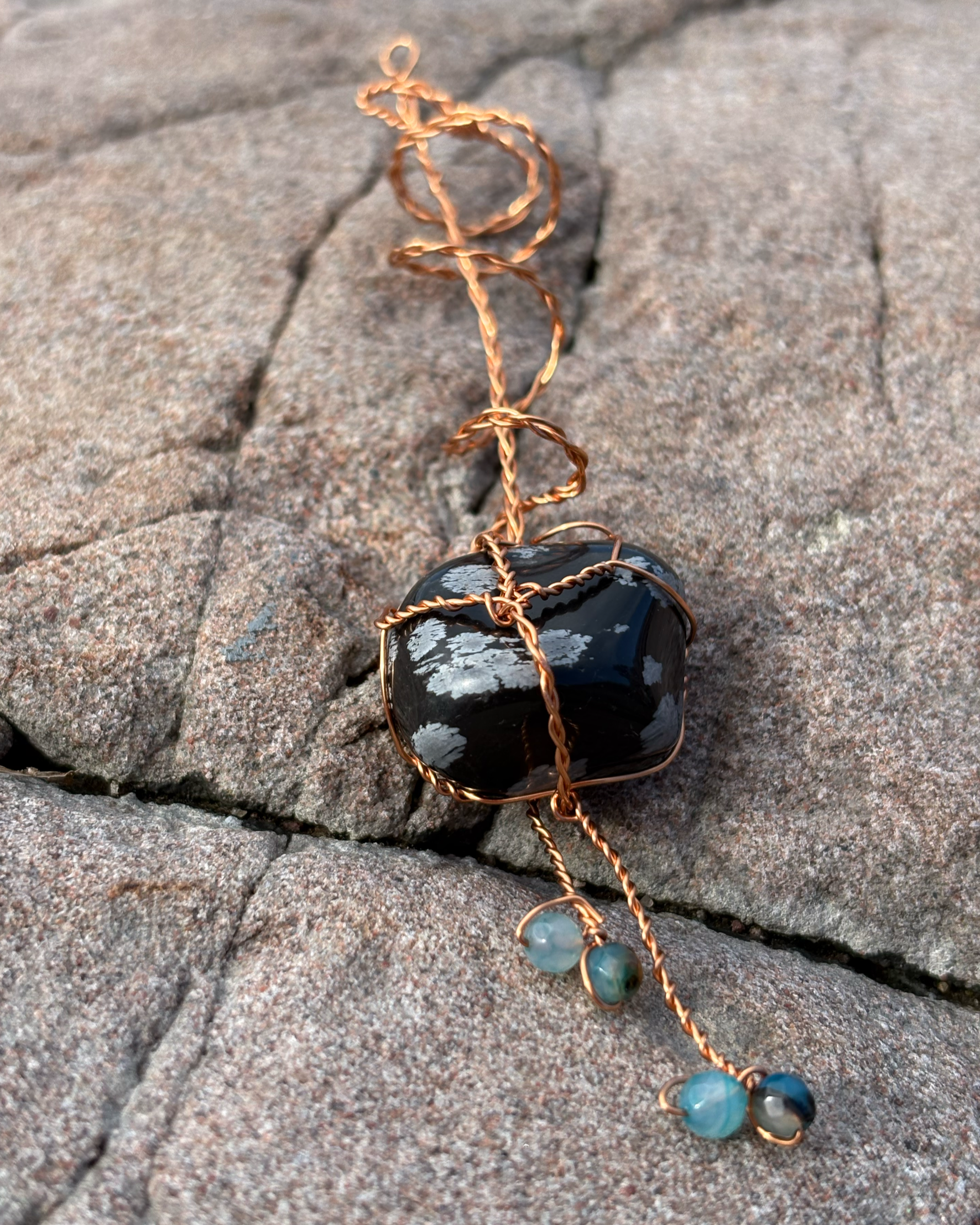 Drop.

Copper wire, semi precious stone, plastic beads.

£55
