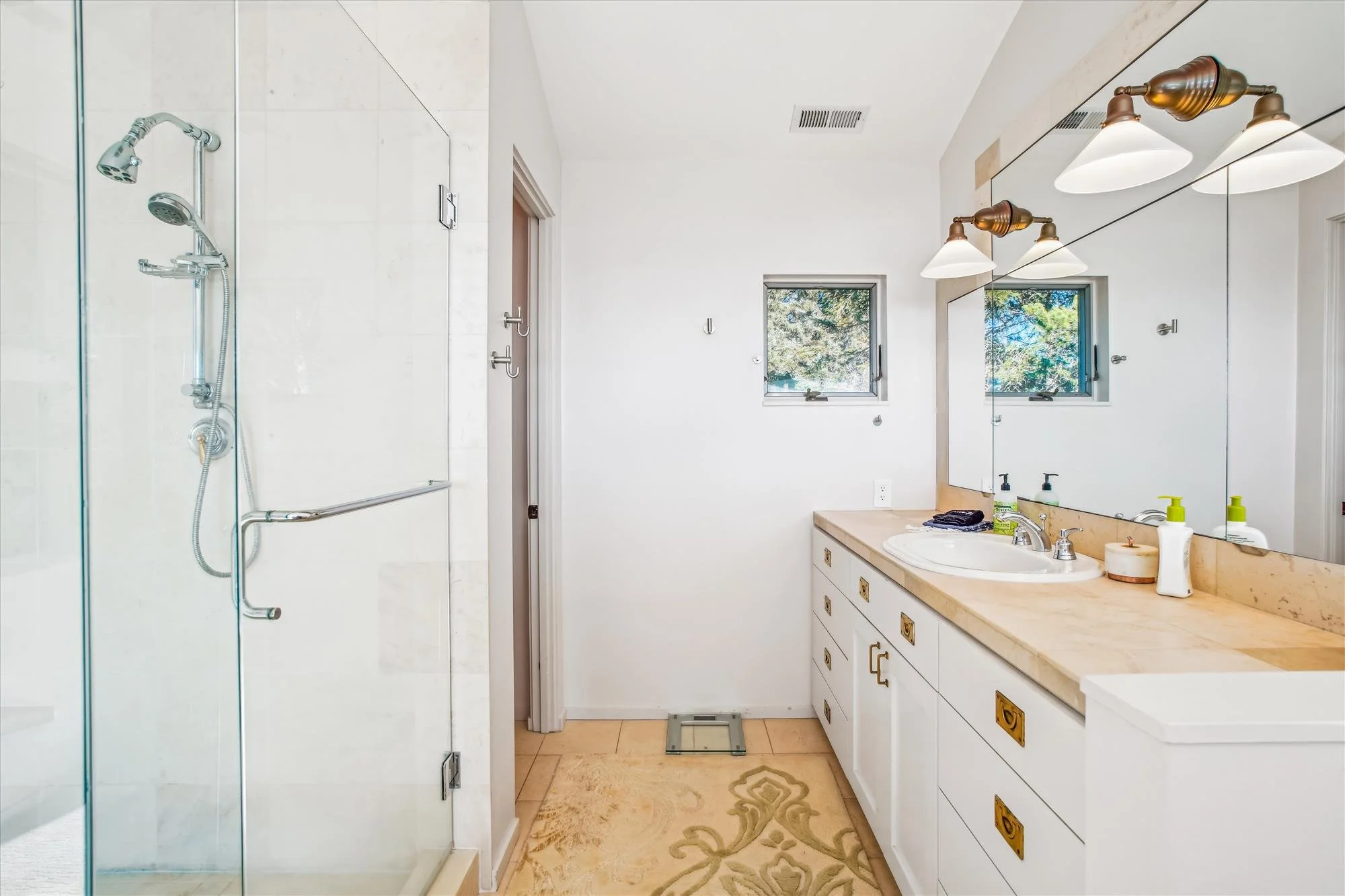 upper level-primary bath-_dsc7659.jpg