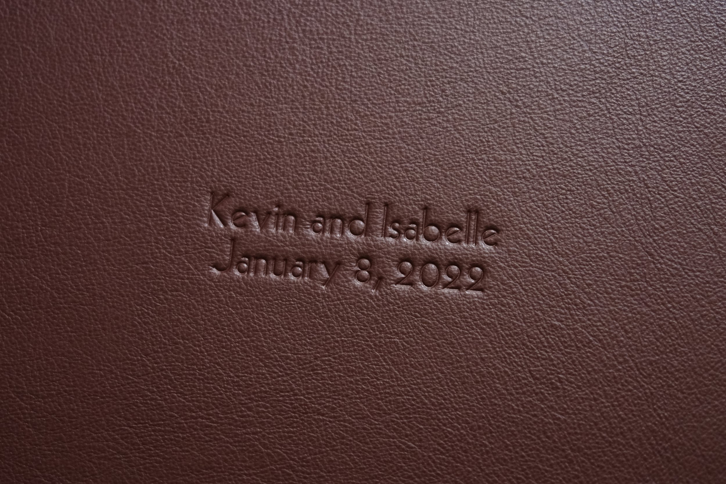 001CouplesLeatherAlbum_Isabelle+Kevin-0476.jpg