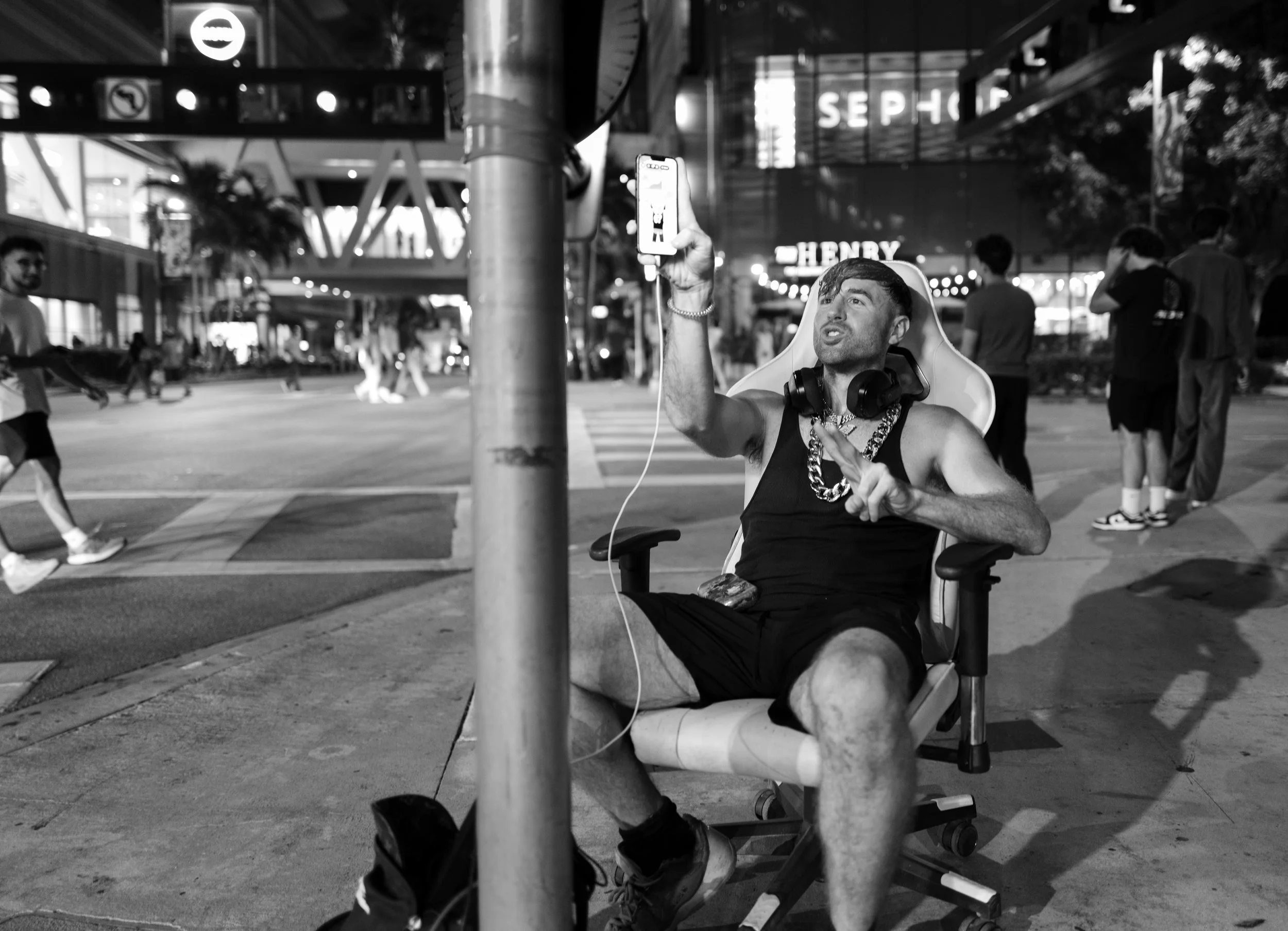 Always takes this Brickell corner to live stream for hours and hours with his Red Dyed hair.
